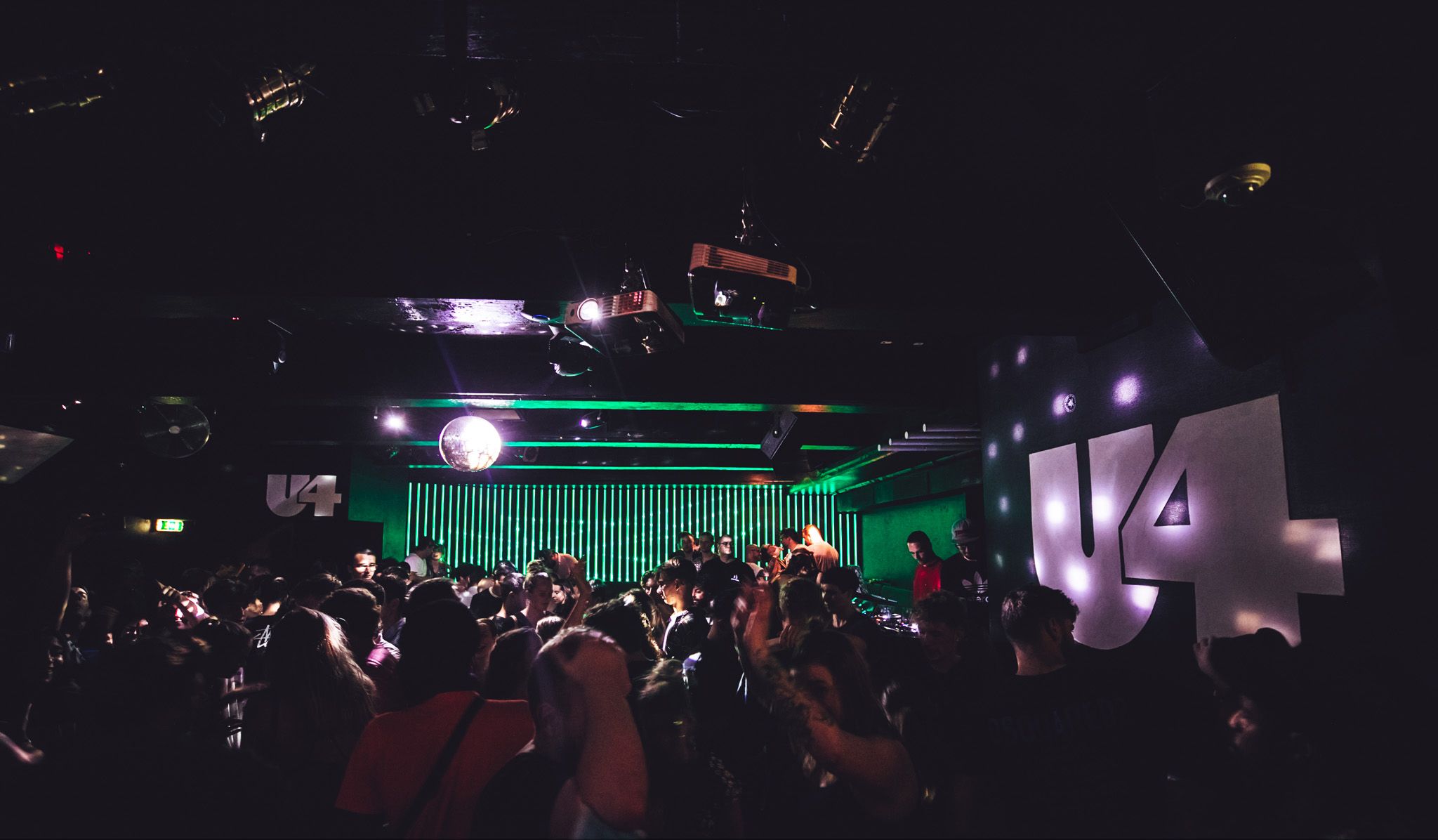 Im Wiener U4 wollten am Öffnungs-Wochenende besonders viele Partygäste feiern.