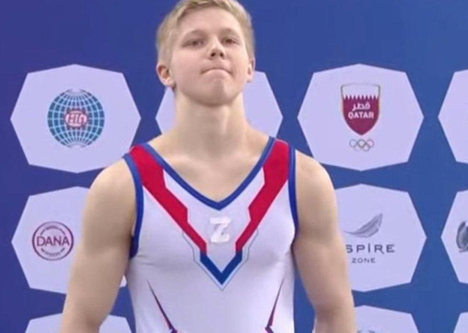 Ivan Kuliak sorgt mit einem aufgeklebten Kriegssymbol für einen Eklat.