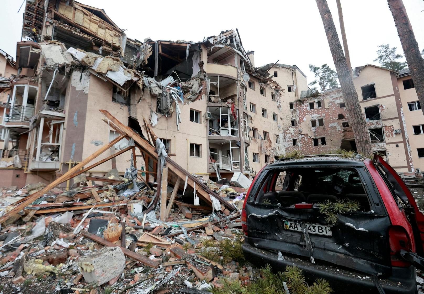 Russische Truppen bombardieren den Kiewer Vorort Irpin. Tausende Bewohner sind auf der Flucht.
