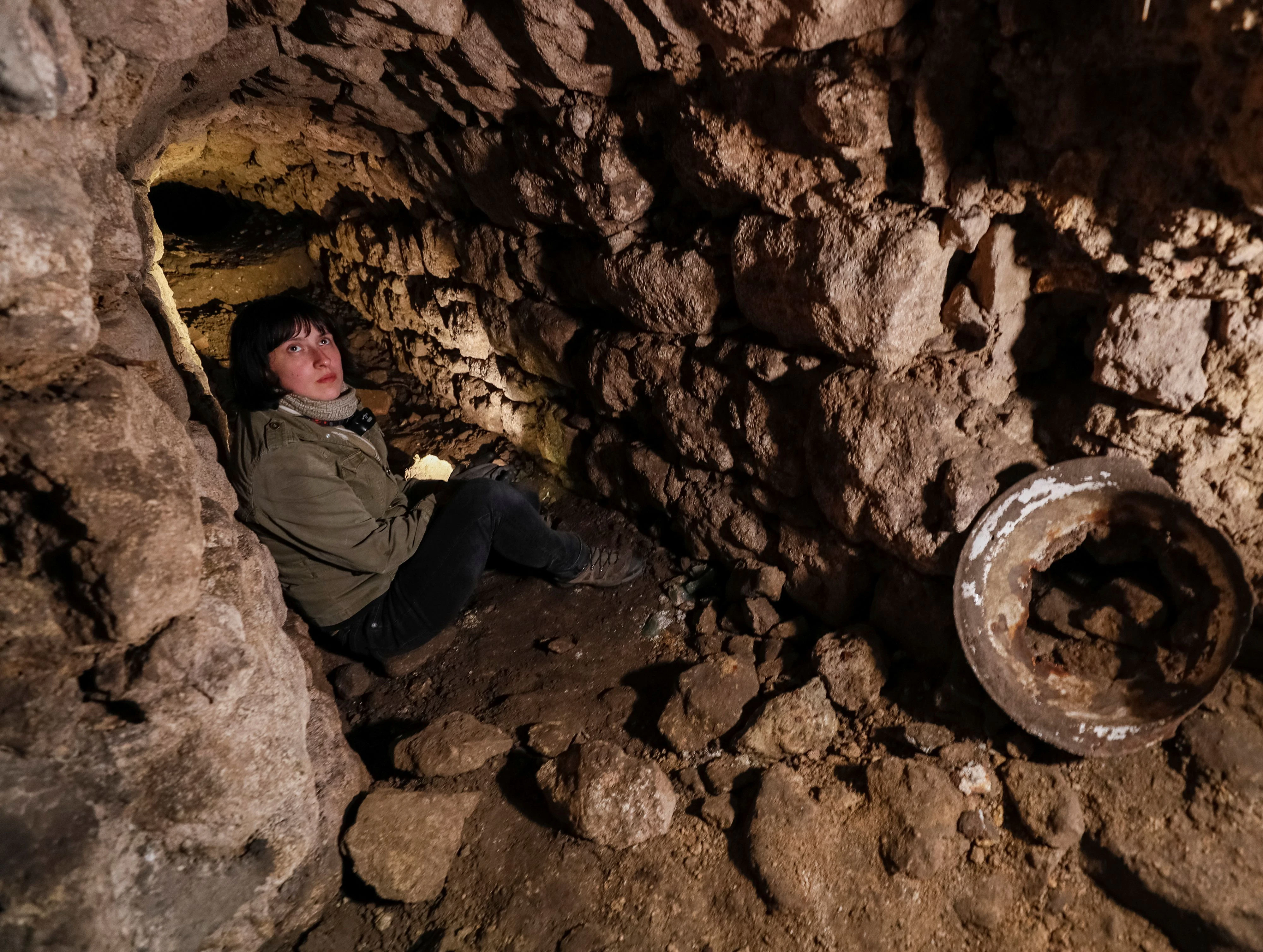 2021 stießen Historiker auf eine Höhle inter Lwiw, in der sich Dutzende Juden vor den Nazis versteckt hatten.