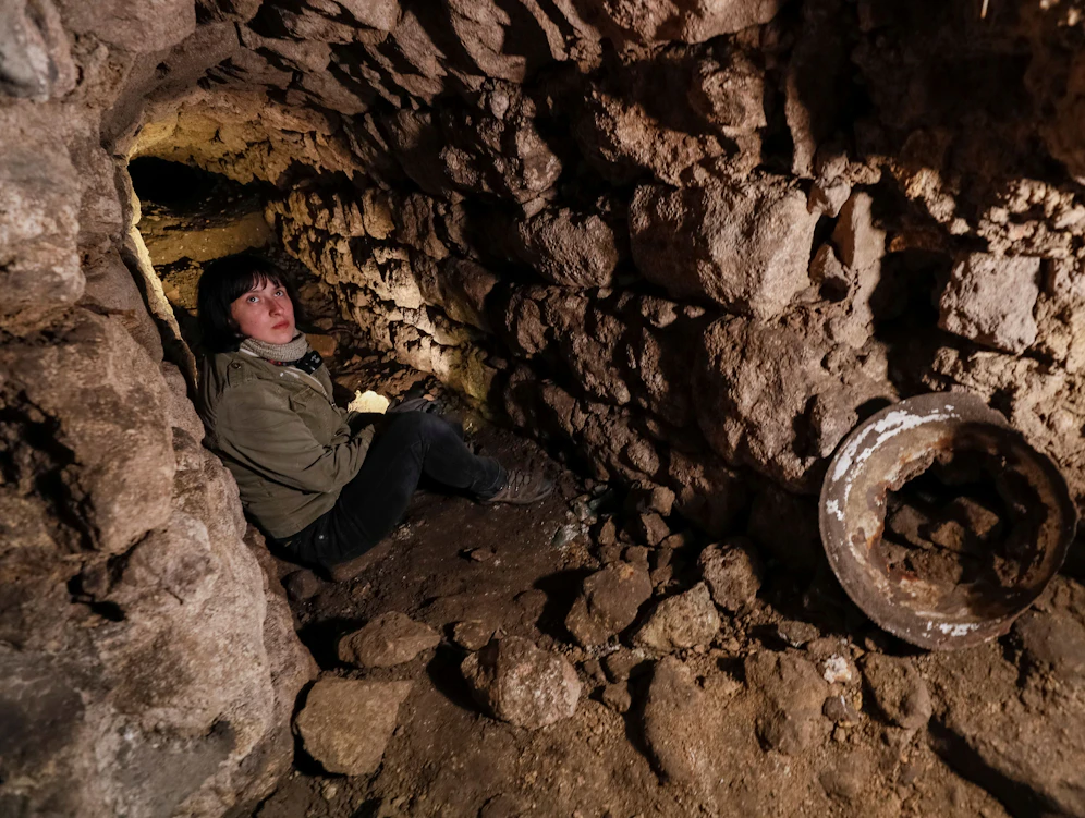 2021 stießen Historiker auf eine Höhle inter Lwiw, in der sich Dutzende Juden vor den Nazis versteckt hatten.
