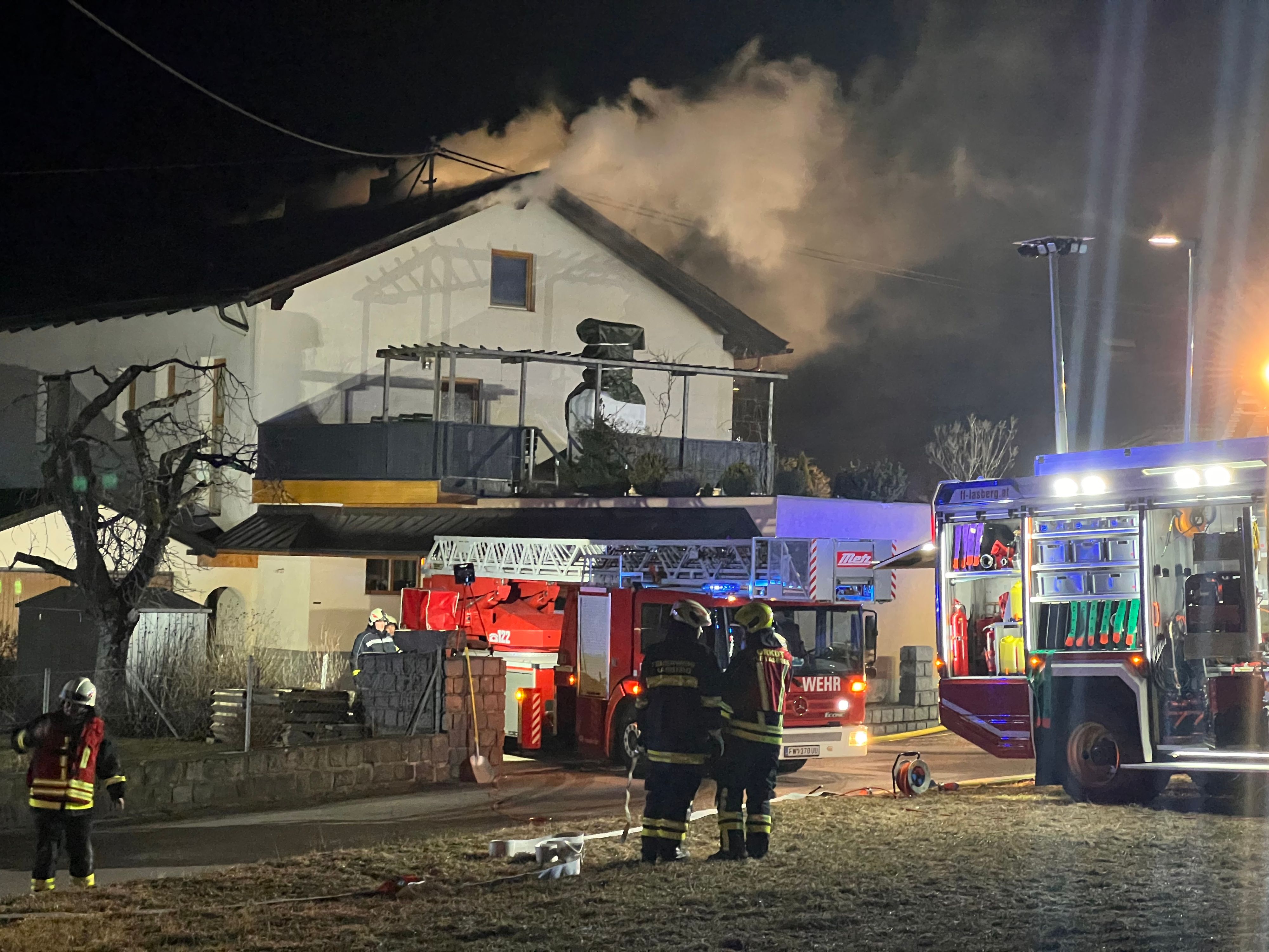 Das Feuer breitete sich nicht auf andere Gebäude aus.