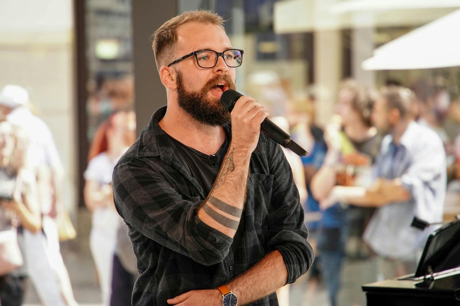 Tobias Perschke (26) aus Niederkassel singt "Kogong" von Mark Forster