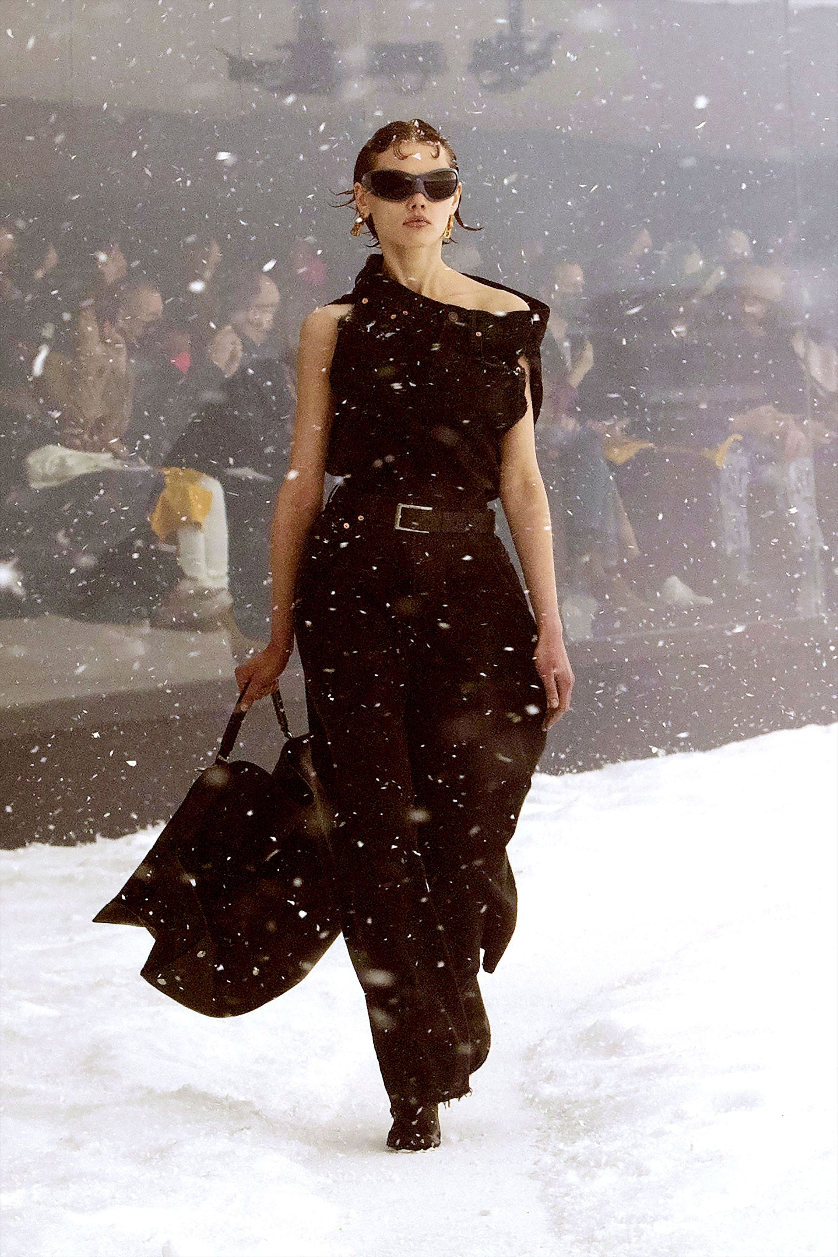 Mit einem eisigen Schneesturm rüttelte Balenciaga die Modewelt wach.