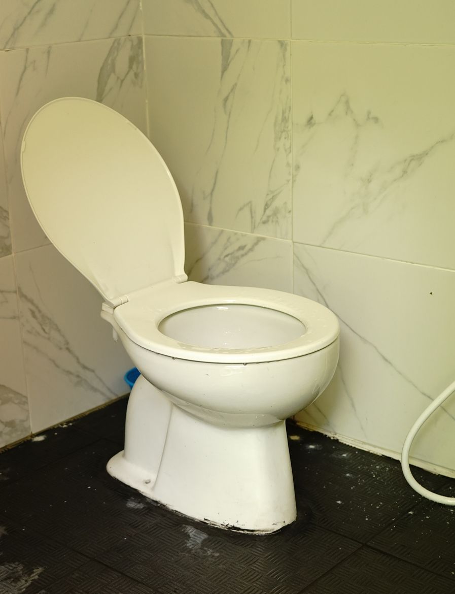 In Lenzing flutete ein Verdächtiger absichtlich seine Zelle mit dem Wasser aus der Toilette.