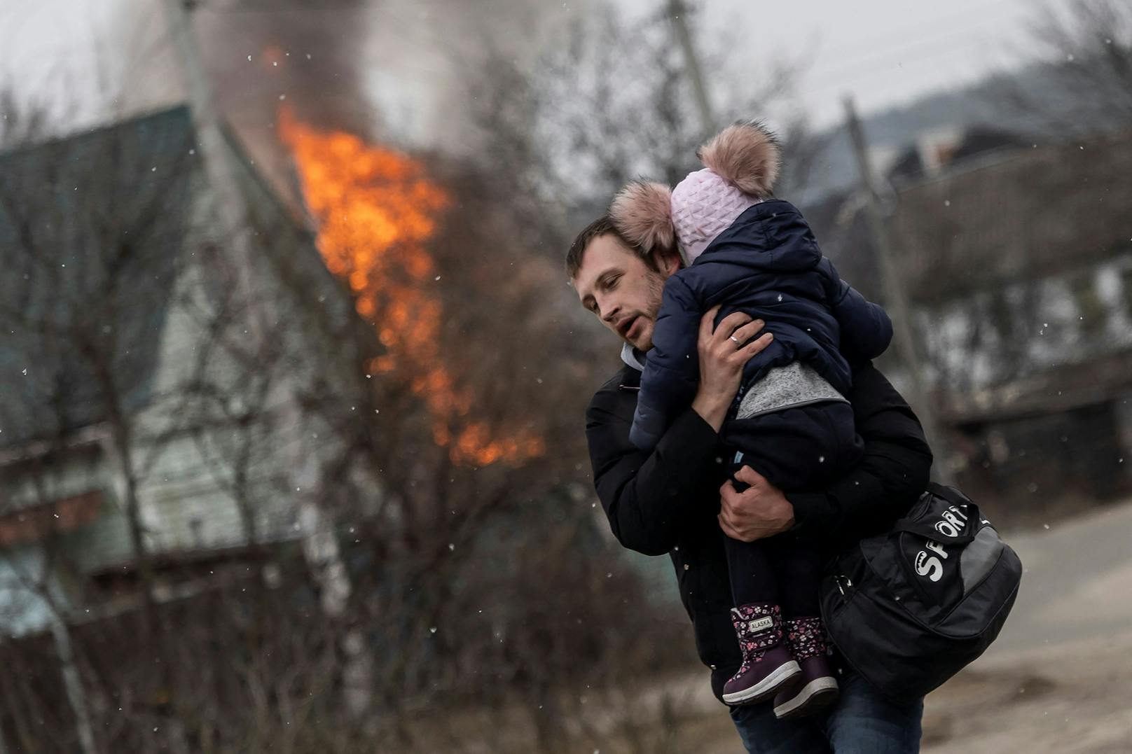 Russische Truppen bombardieren den Kiewer Vorort Irpin. Tausende Bewohner sind auf der Flucht.  