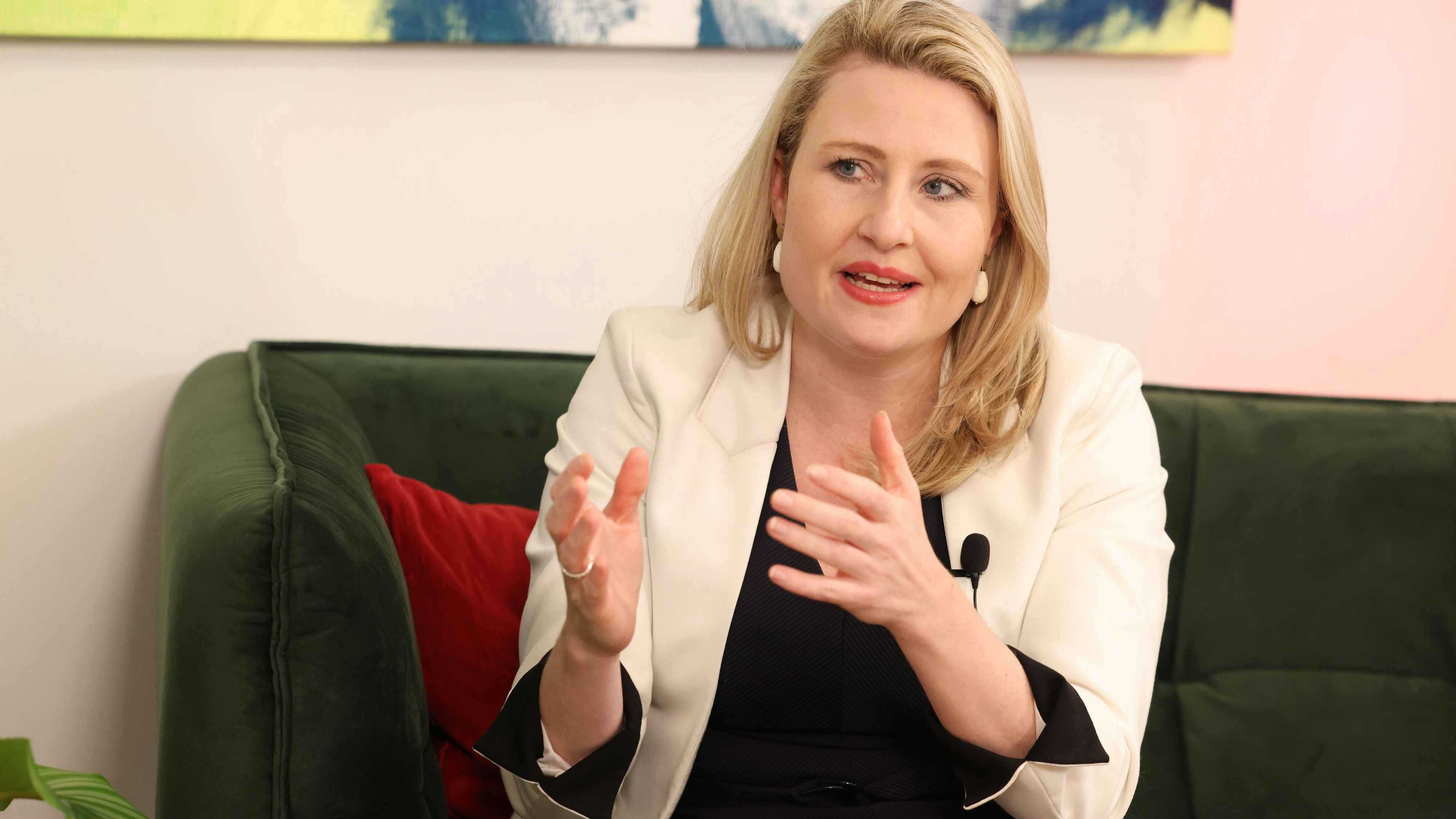 Bei Susanne Raab sitzt die Brieftasche der Steuerzahler locker.