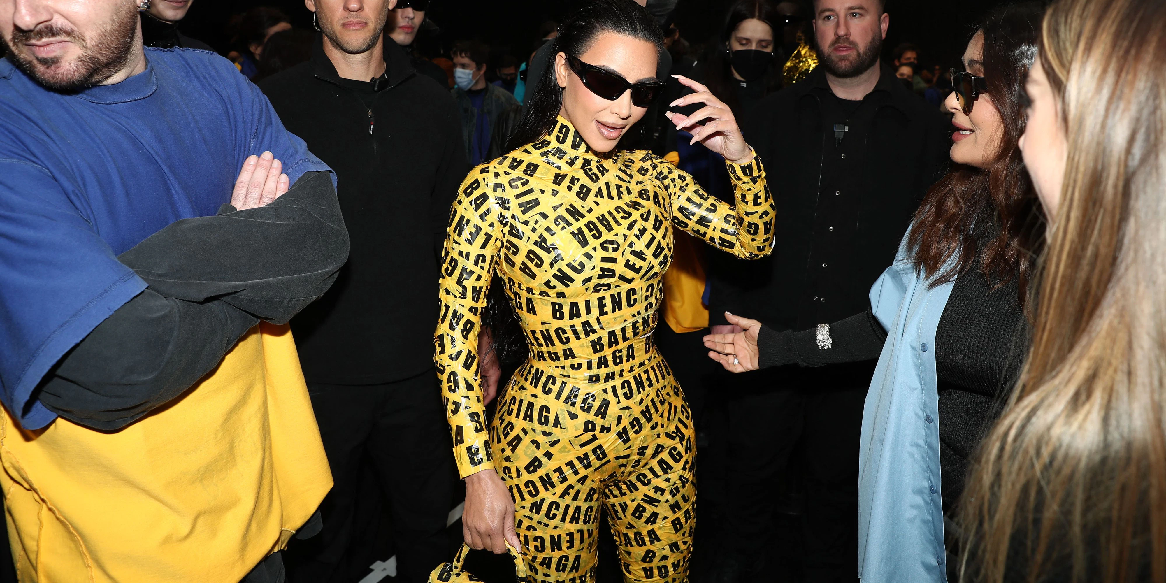 Kim Kardashian im Wickeloutfit.
