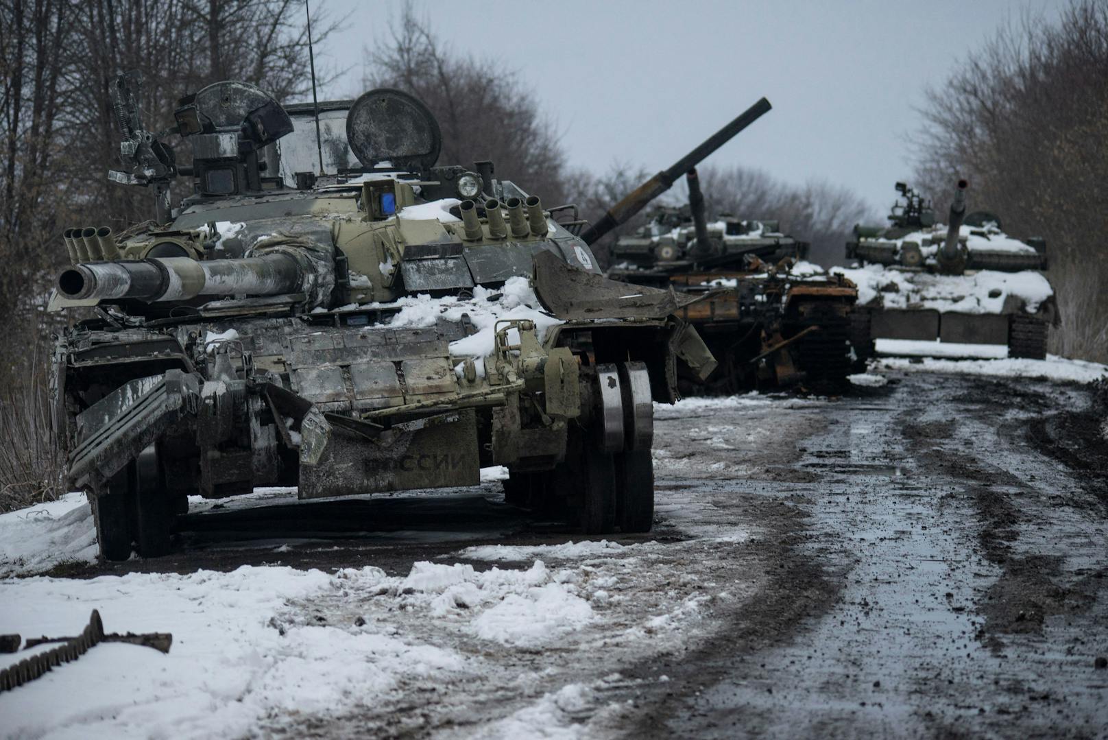 Ukrainische Truppenverbände haben nahe der nördlichen Grenzstadt Sumy einen russischen Konvoi aus ...