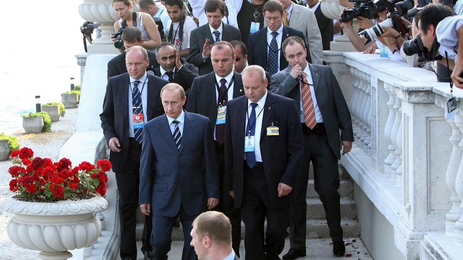 Putin bei einem Besuch in Istanbul im Jahr 2007: In seiner Entourage befinden sich mehrere "Musketiere".