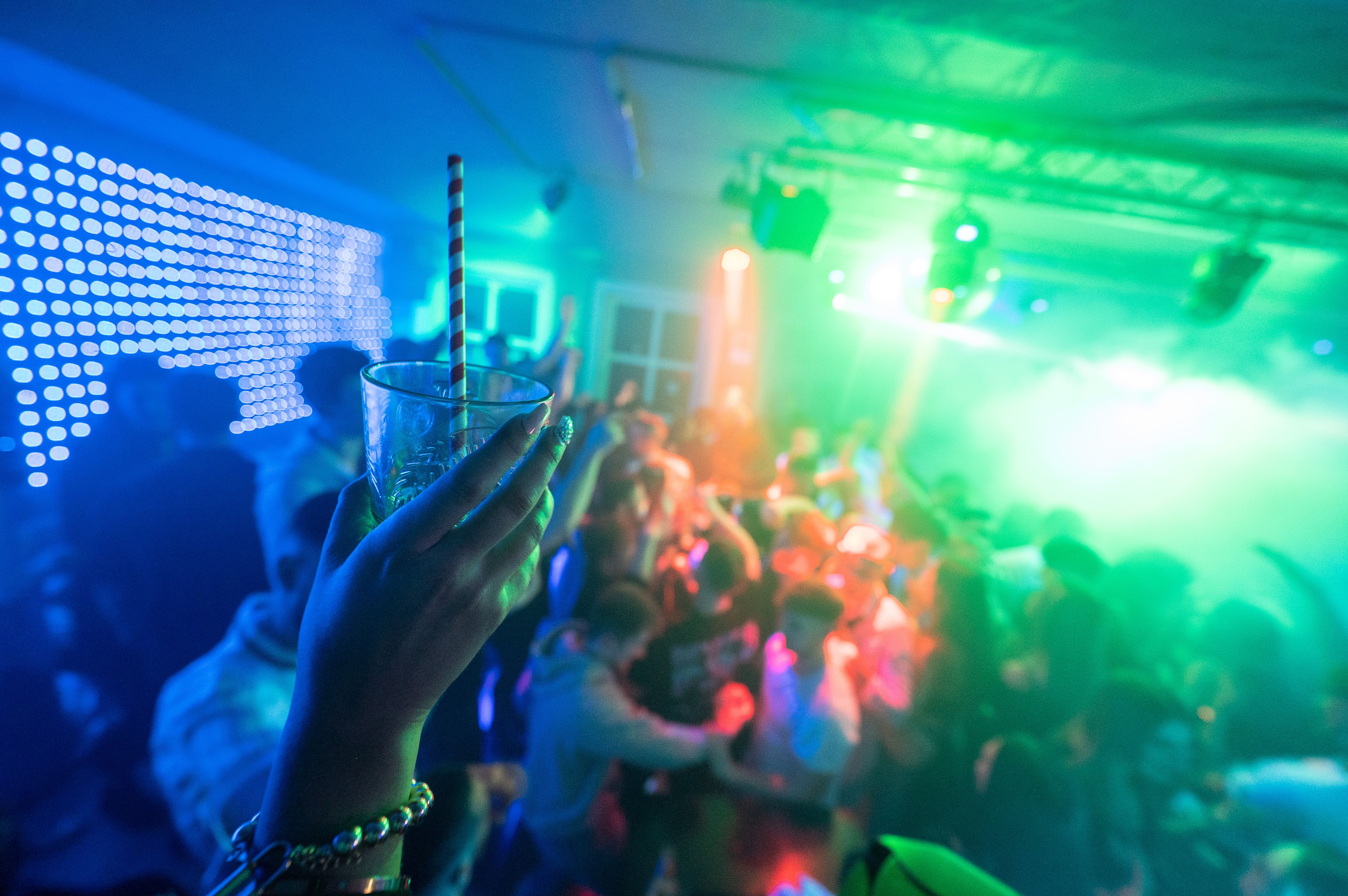 Seit 4. März darf in Deutschlands Diskos und Clubs wieder gefeiert werden.