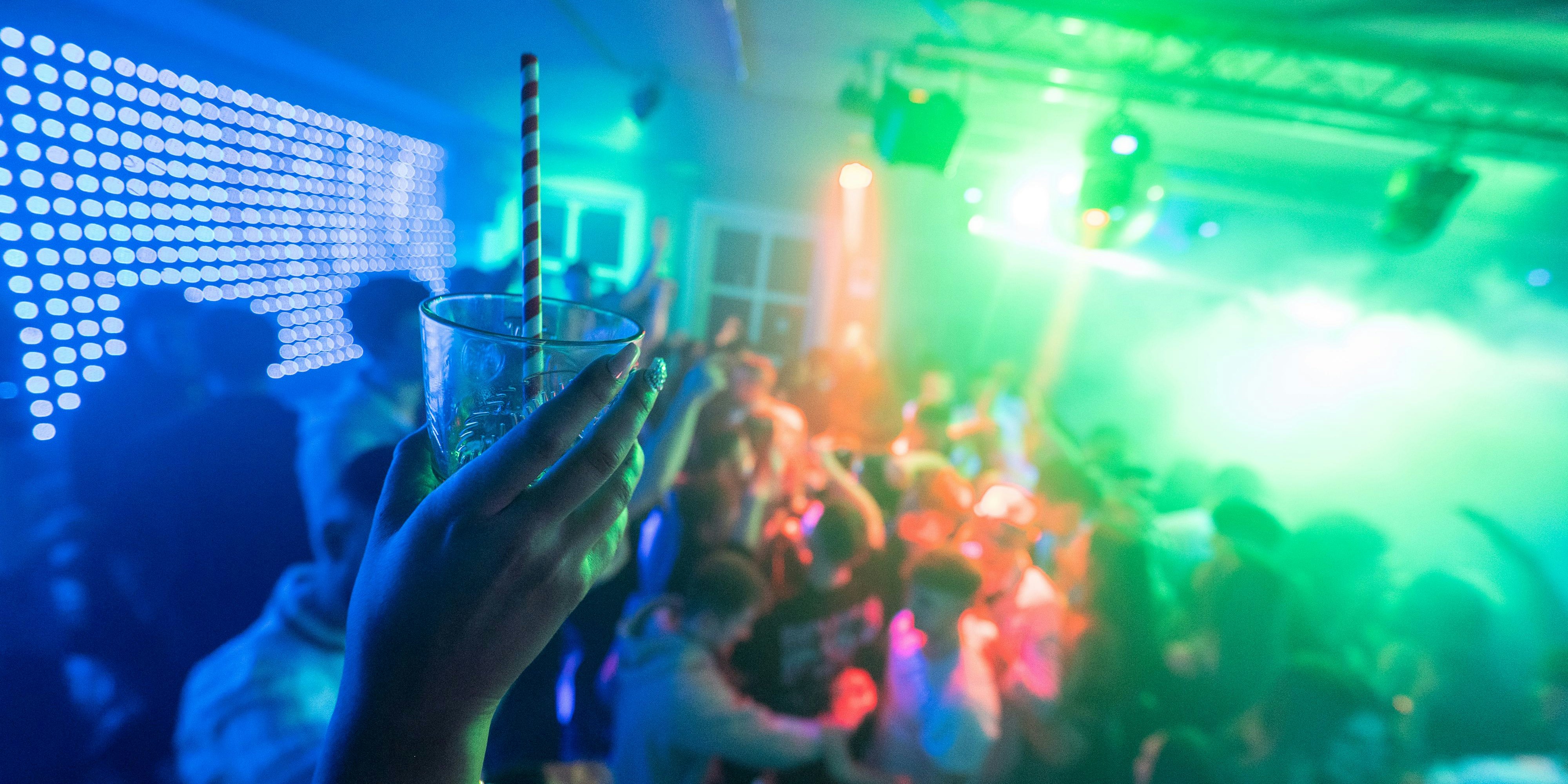 Seit 4. März darf in Deutschlands Diskos und Clubs wieder gefeiert werden.