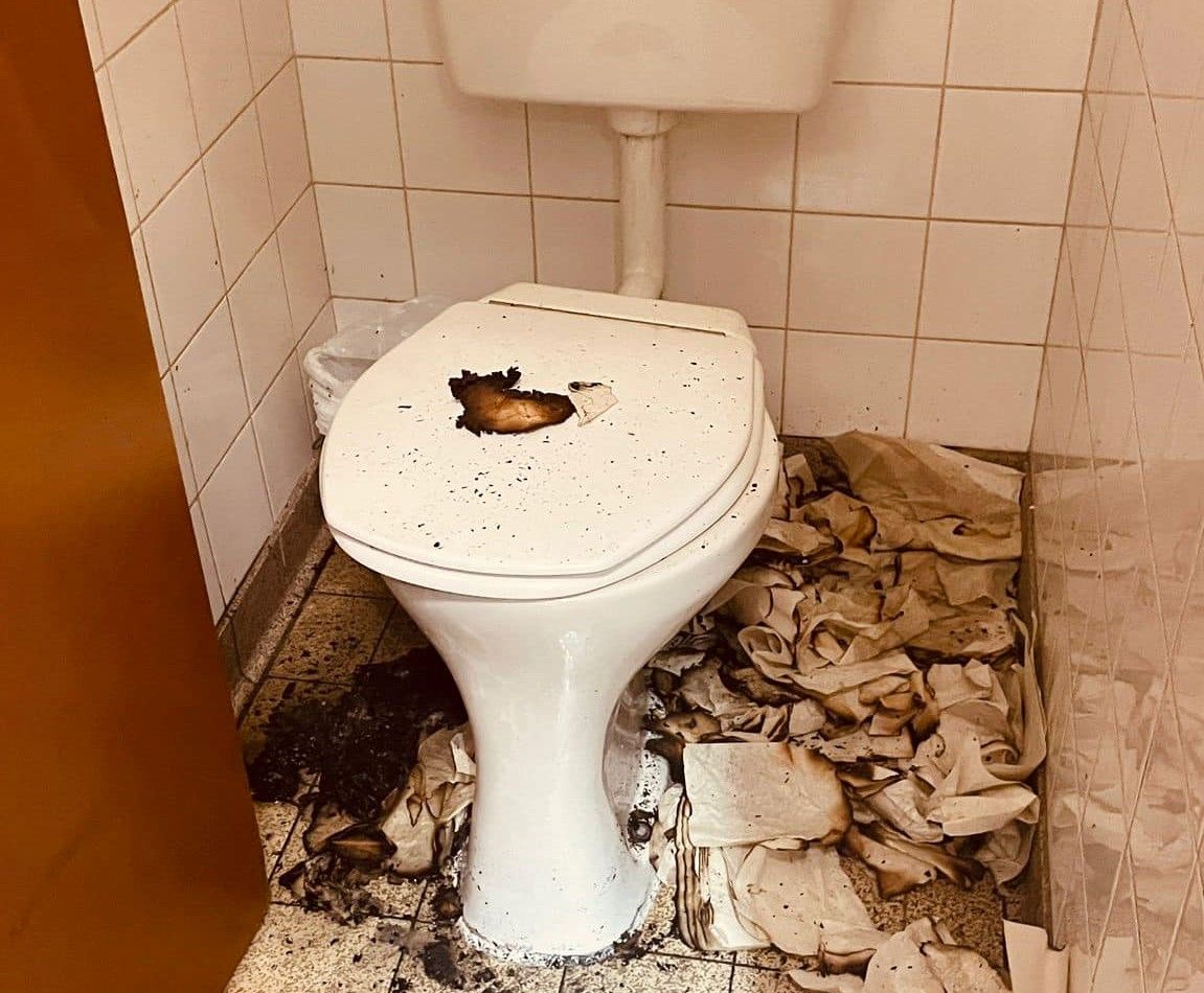 WC-Anlage wurde stark verrußt