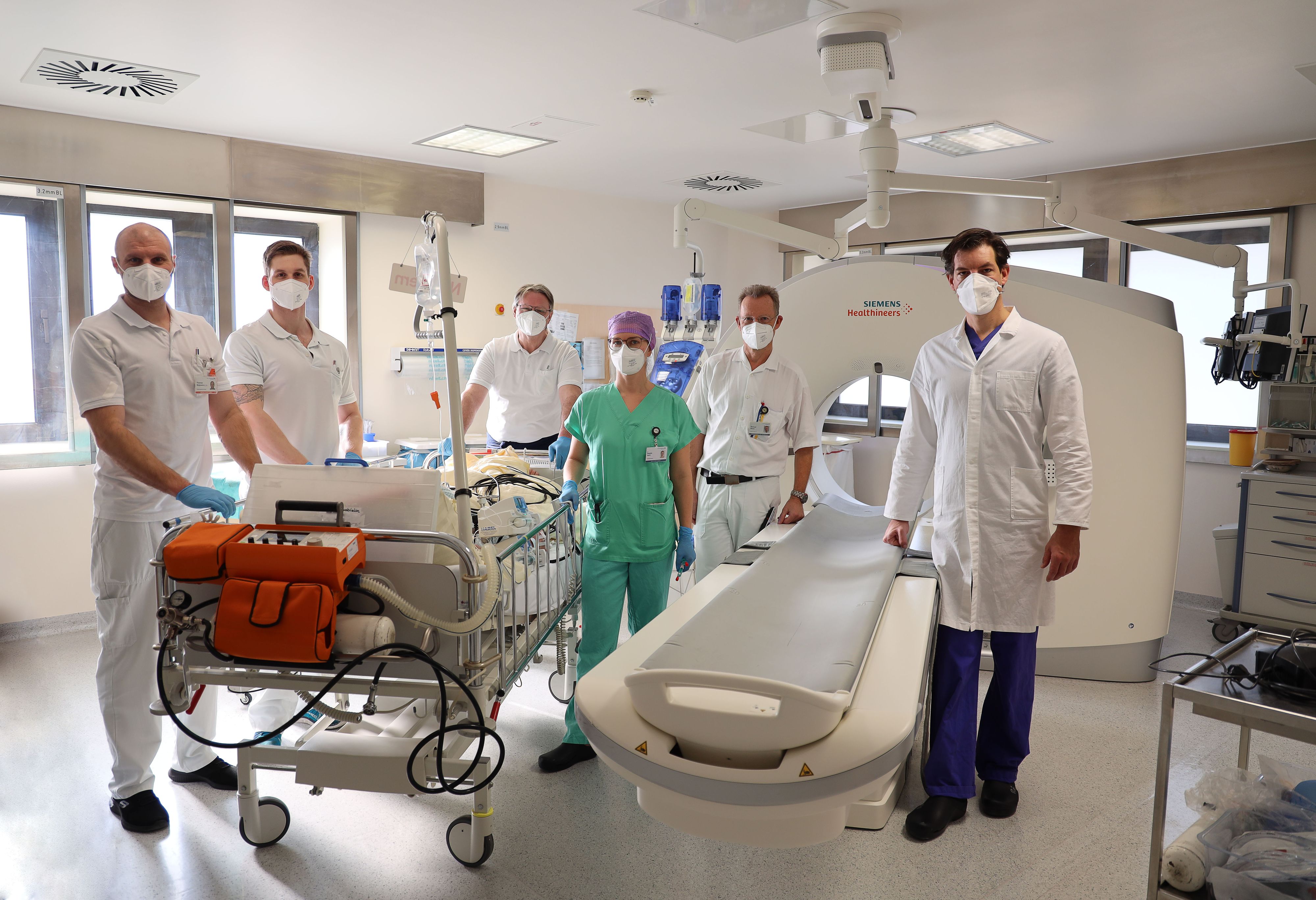 Das behandelnde Team nach der ersten erfolgreichen Lungenablation im Universitätsklinikum Krems: Thomas Wojtowiz, Keven Jeschko, Franz Öttl, Natalie Hartl,Michael Bauer, Domagoj Javor