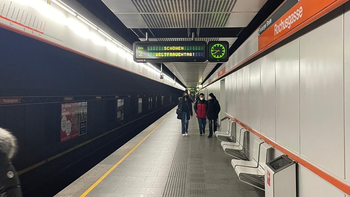 In den Wiener Linien wird den Fahrgästen ein schöner Weltfrauentag gewünscht.