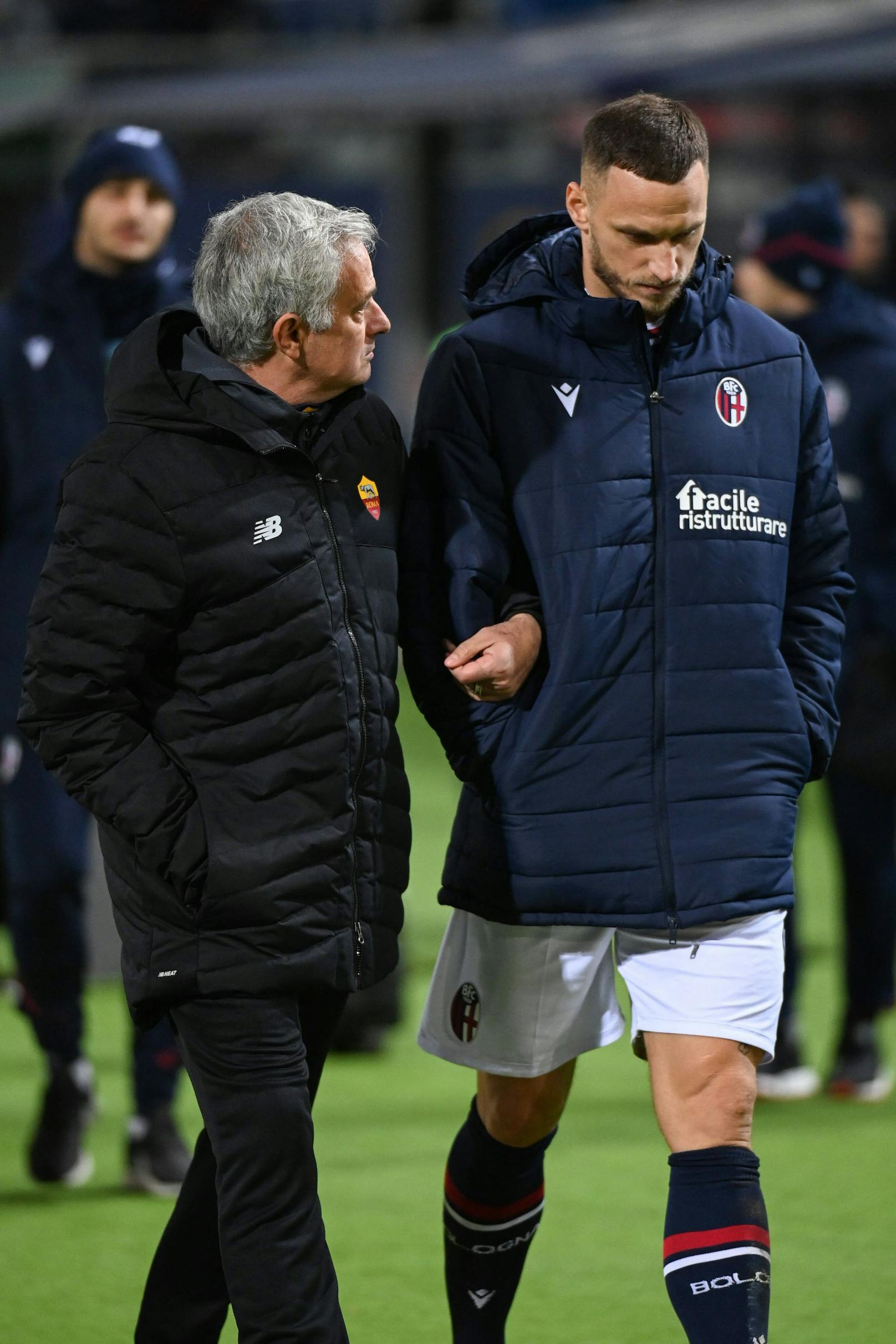 Bologna besiegte AS Roma mit Coach Mourinho 1:0. Arnautovic verletzte sich früh, hatte Zeit, sich mit seinem ehemaligen Trainer zu unterhalten.