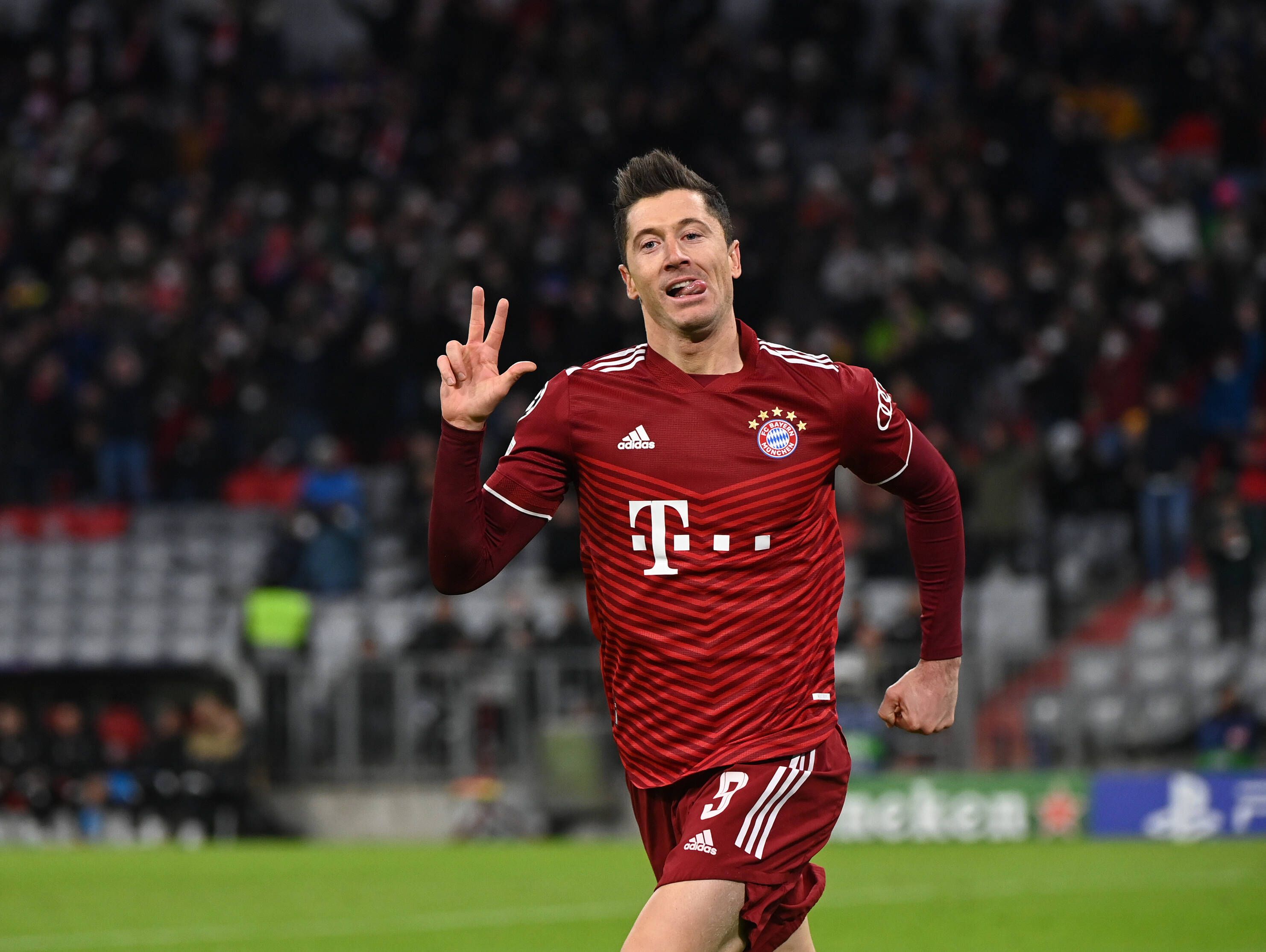 Robert Lewandowski zählt seine Tore.