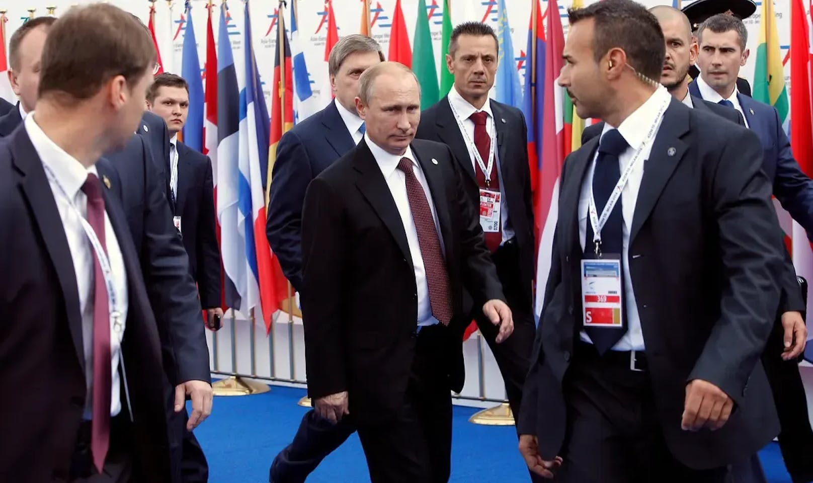 Die Bodyguards haben nur einen Job: Mit ihrem Leben das von Putin zu schützen.