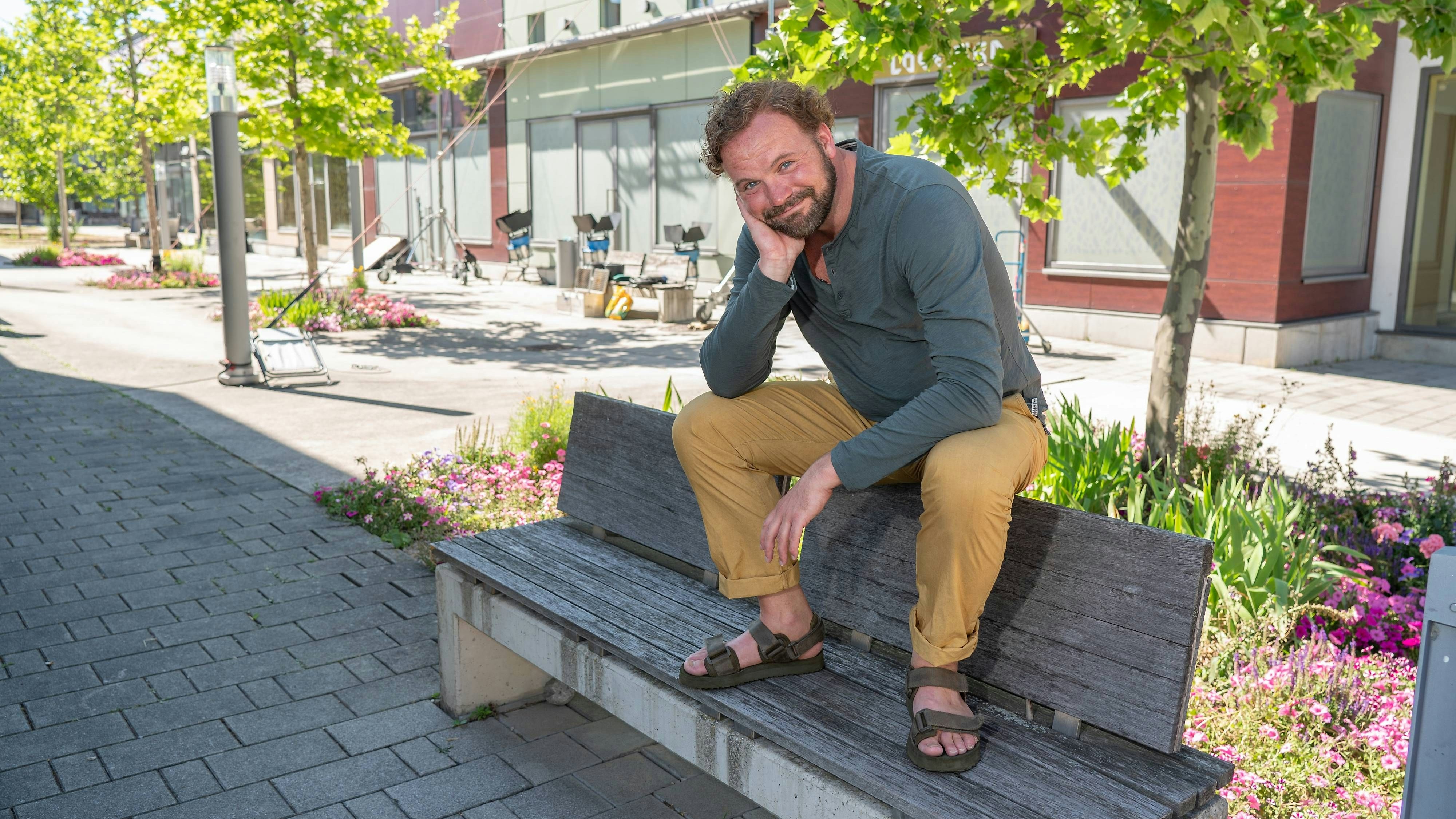 Der Schauspieler und Kabarettist kommt mit diesem Buch aus seiner Bühnen- und Schaffenspause zurück.