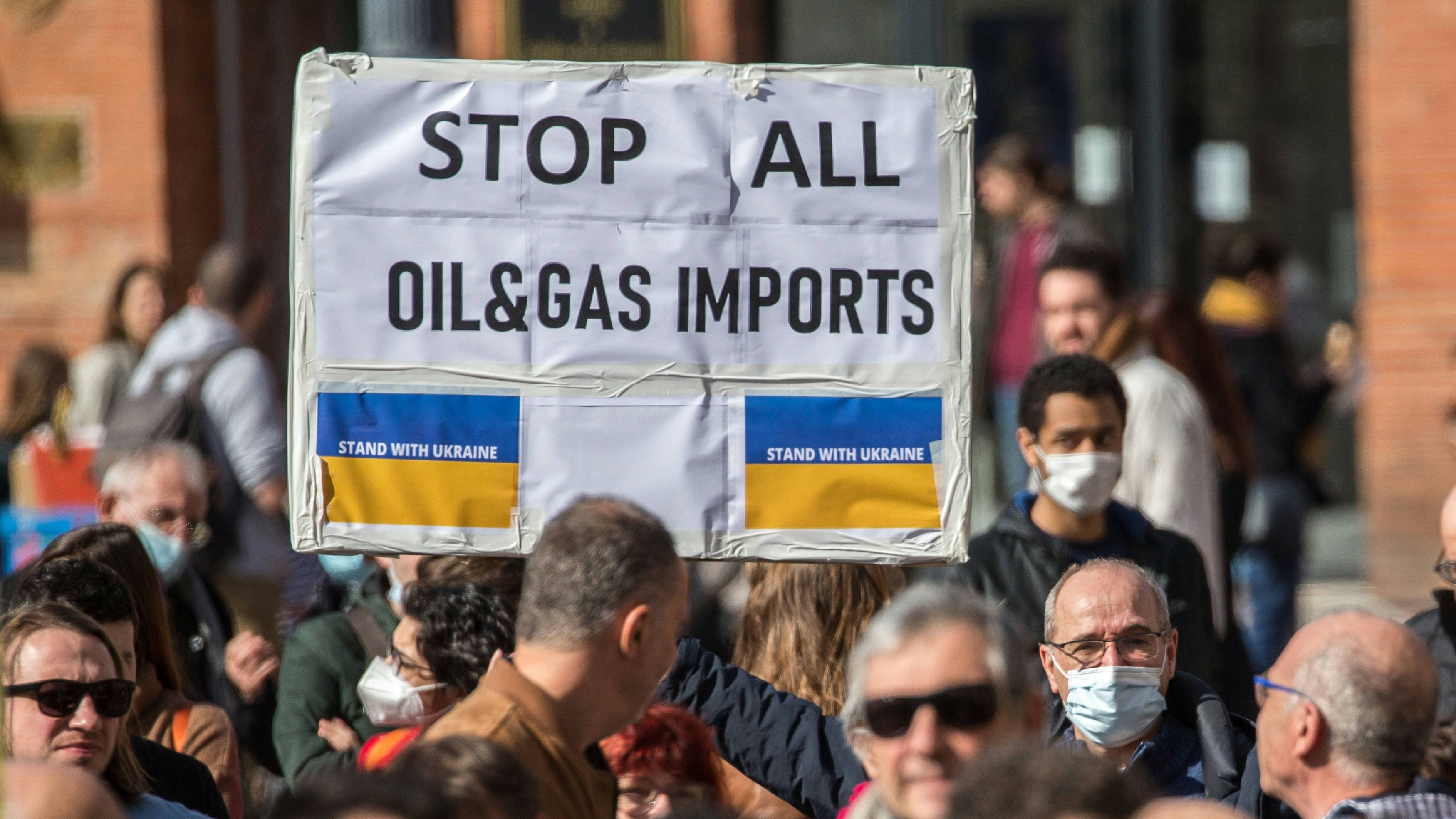 Die USA und wohl auch Großbritannien stoppen russische Öl-Importe. Die EU möchte auch – doch das dauert