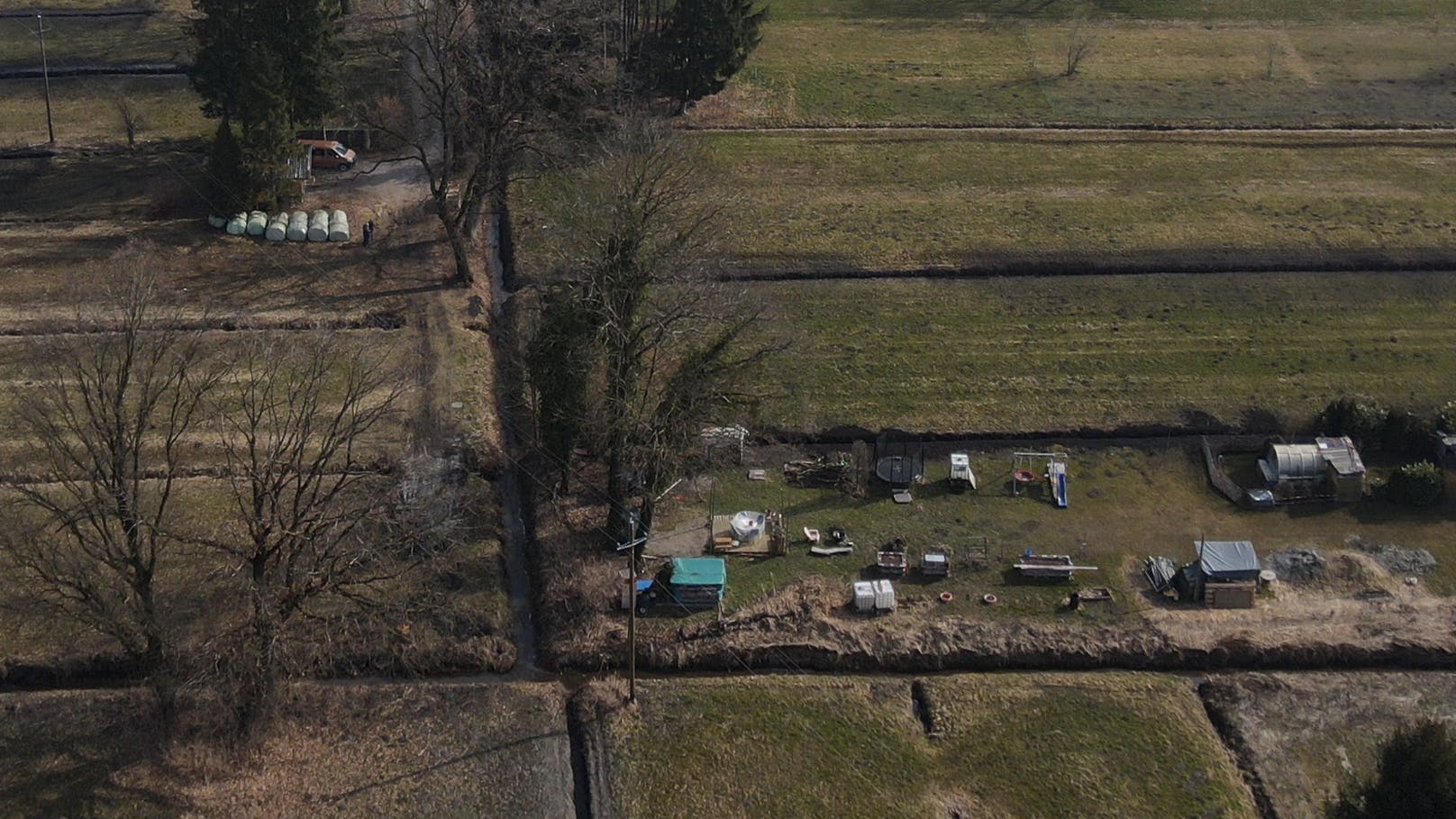 Die Leiche der 30-Jährigen&nbsp;wurde in einem Entwässerungsgraben im Lustenauer Ried abgelegt, wo sie am vergangenen Samstag vom Grundstücksbesitzer aufgefunden wurde.