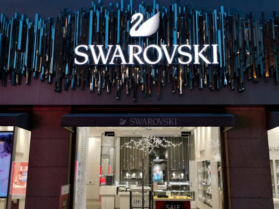 Das Kristall-Unternehmen "Swarovski" wird sich "bis auf Weiteres" aus Russland zurückziehen und zwölf Filialen schließen. Symbolbild. 