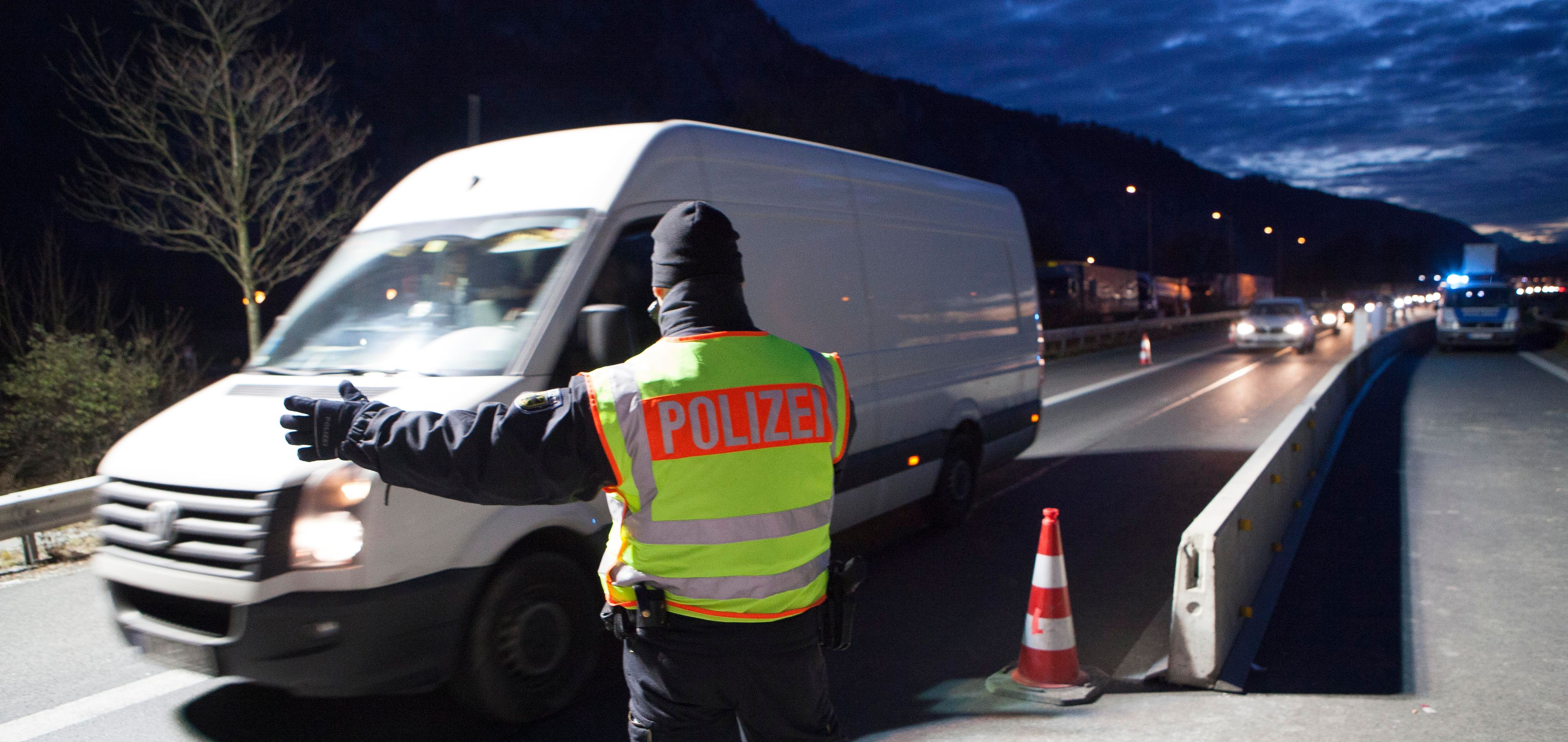 Eine Polizeikontrolle beim Grenzübergang Karawankentunnel wurde zwei Männern zum Verhängnis. (Symbolbild)