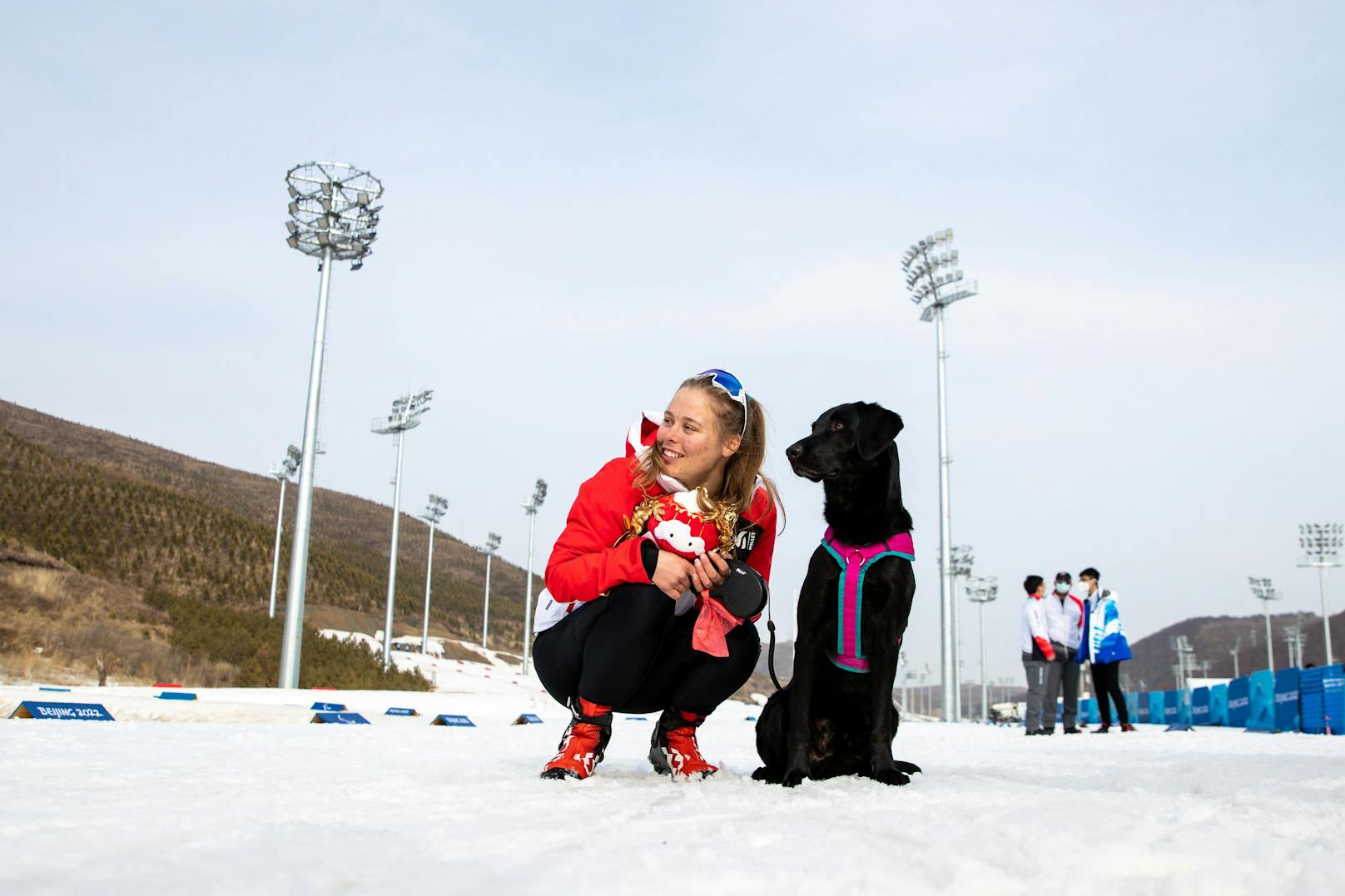 Paralympics-Star Carina Edlinger mit ihrem Blindenhund Riley