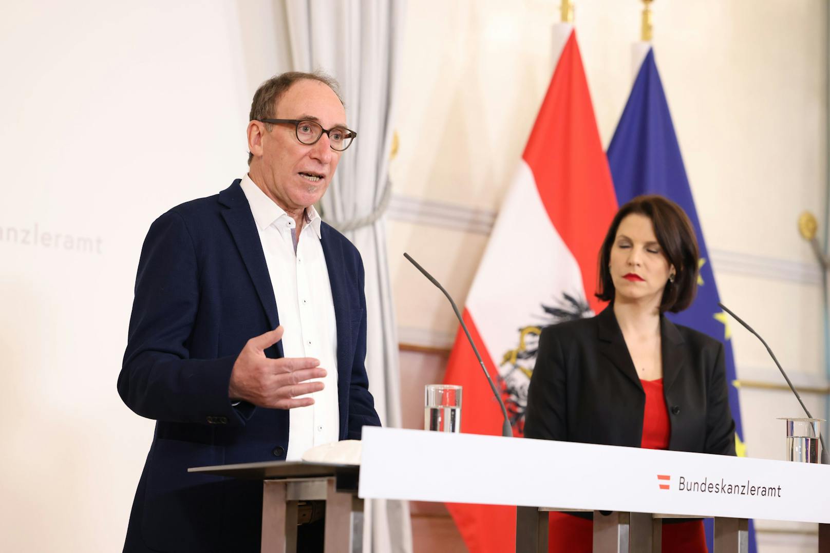 Gesundheitsminister Johannes Rauch und Verfassungsministerin Karoline Edtstadler verkündeten am 9. März 2022 die "vorübergehende Aussetzung" der Corona-Impfpflicht.