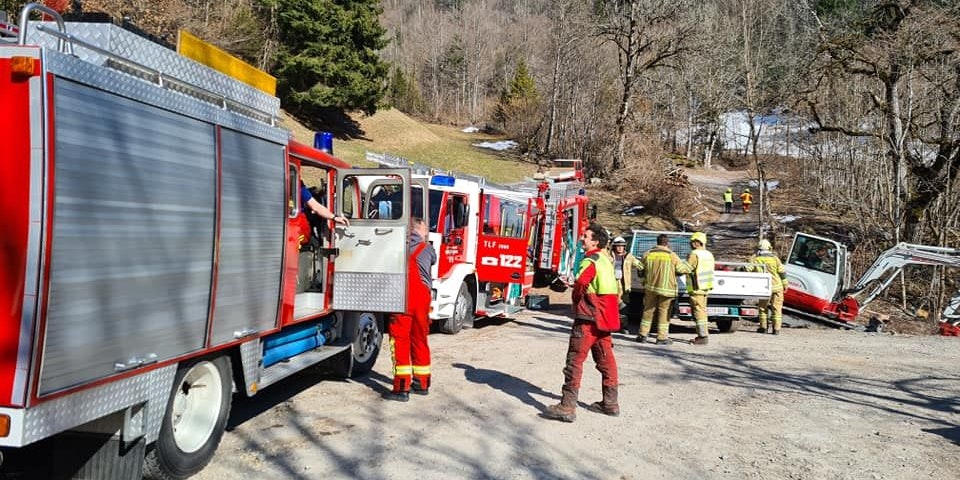 120 Feuerwehrleute waren mit 20 Fahrzeugen im Einsatz, um die Flammen zu löschen.