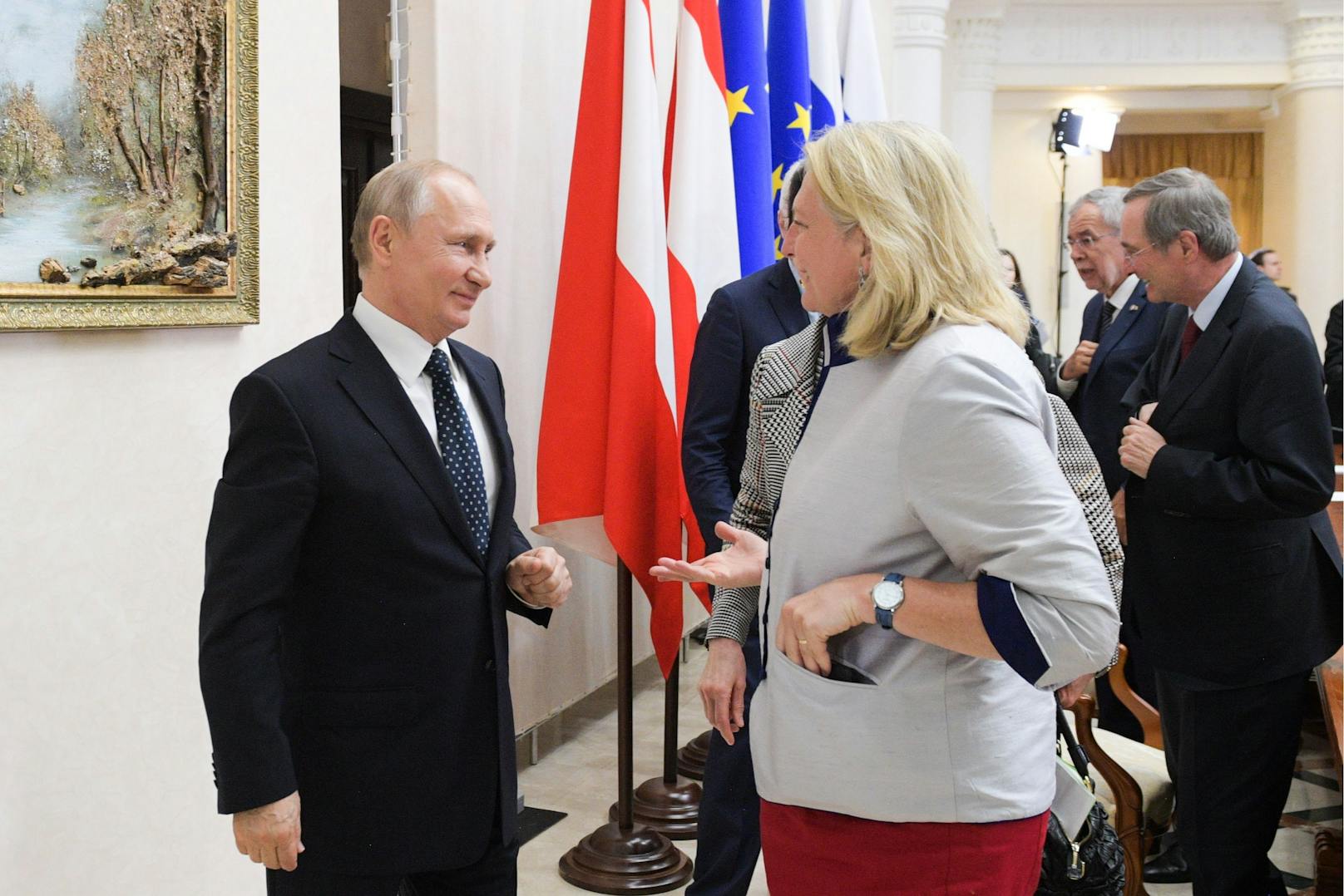 Wladimir Putin and und Karin Kneissl - hier auf einem Foto aus dem Jahr 2019.