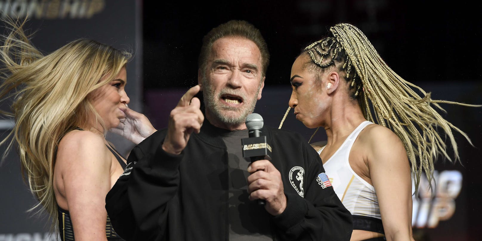 Arnold Schwarzenegger beim Watschen-Contest in Ohio.