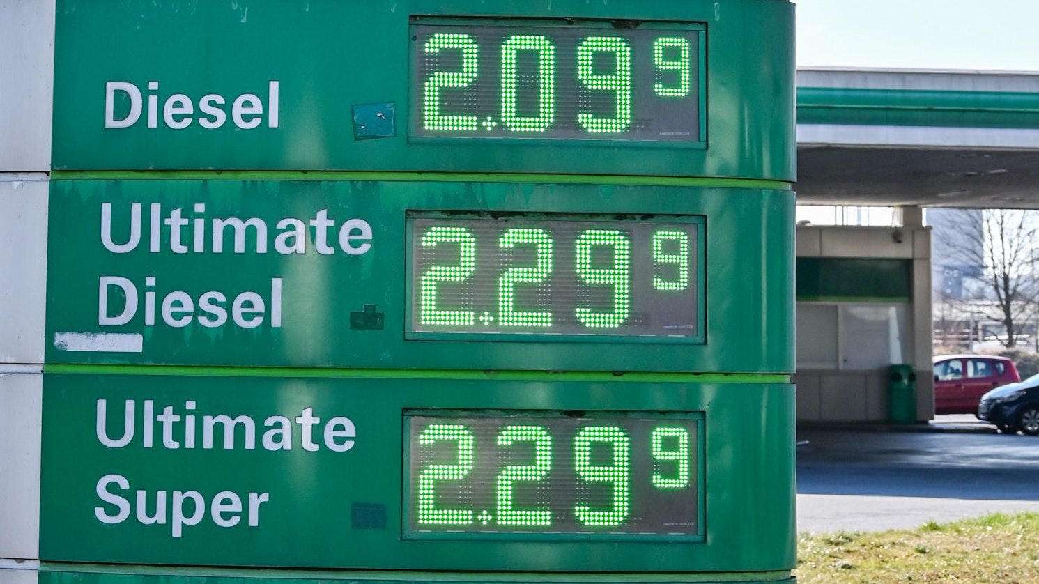 Spritpreise an einer Tankstelle. (Symbolbild)