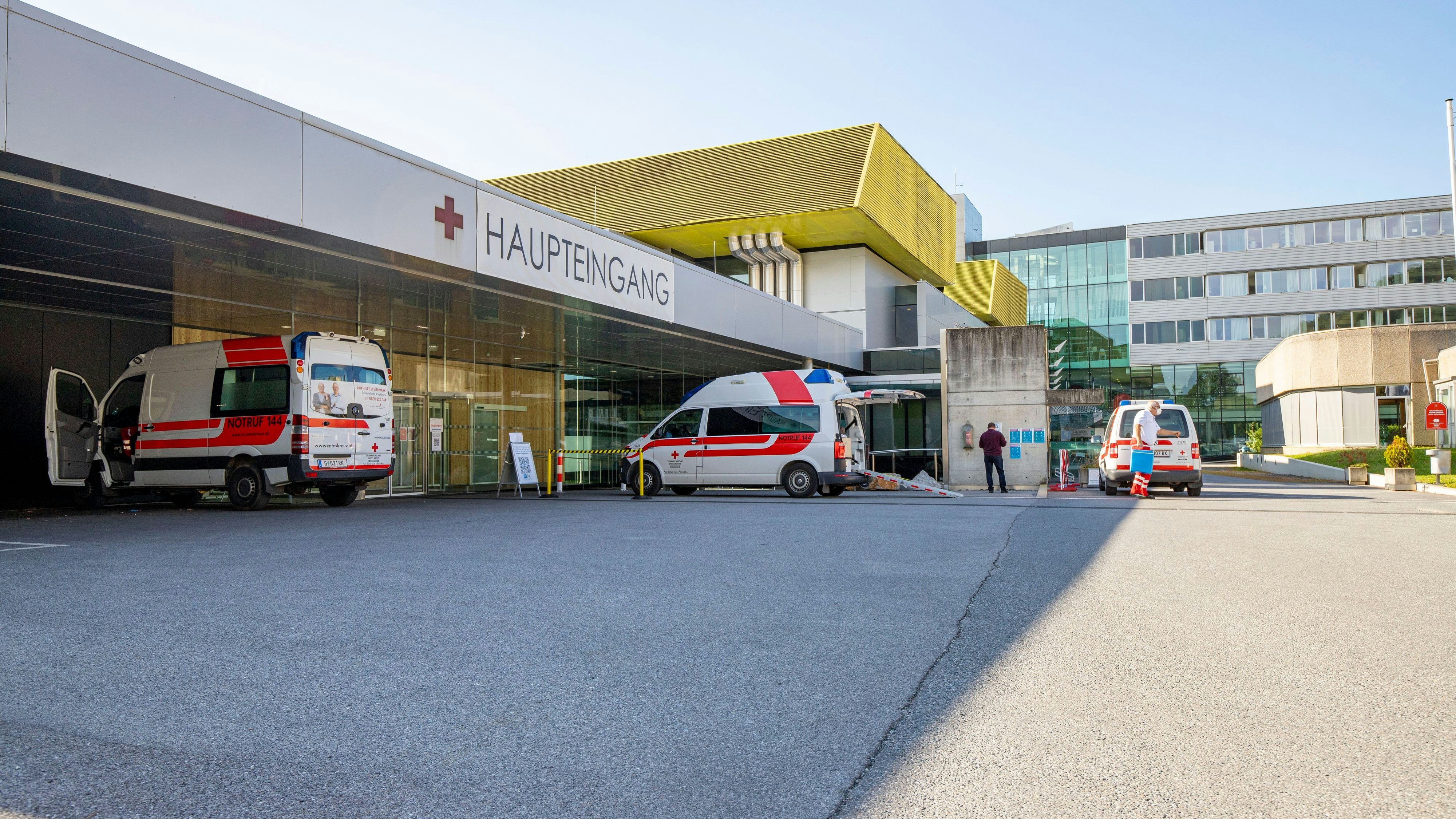 Acht Jugendliche mussten mit einer Alkoholvergiftung ins LKH Graz eingeliefert werden.