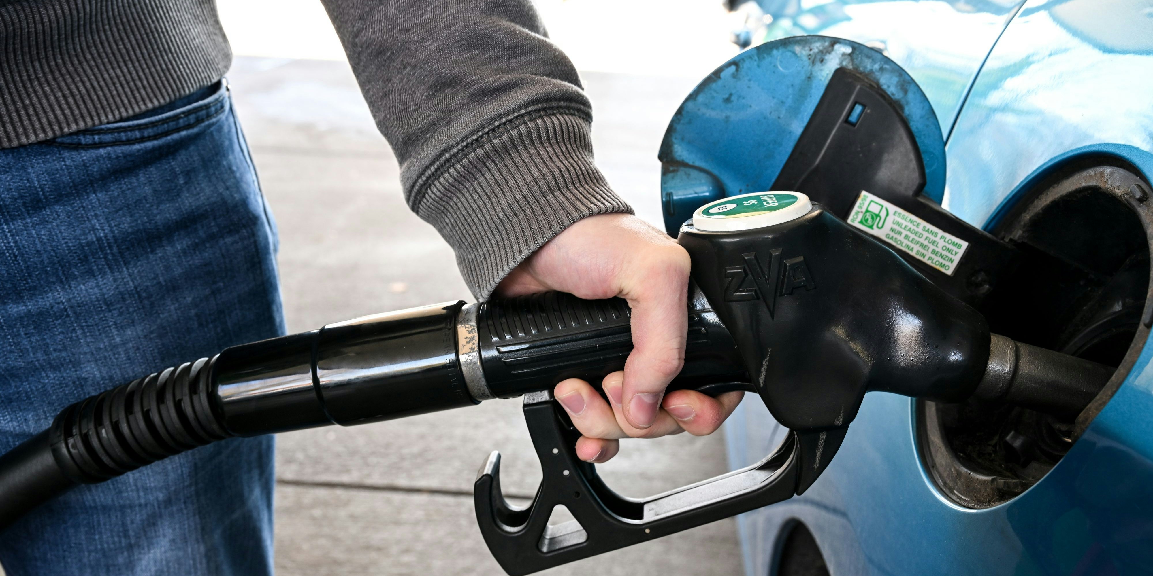 Tanken wird täglich teurer. Der Ukraine-Krieg lässt die Spritpreise explodieren. (Symbolbild)