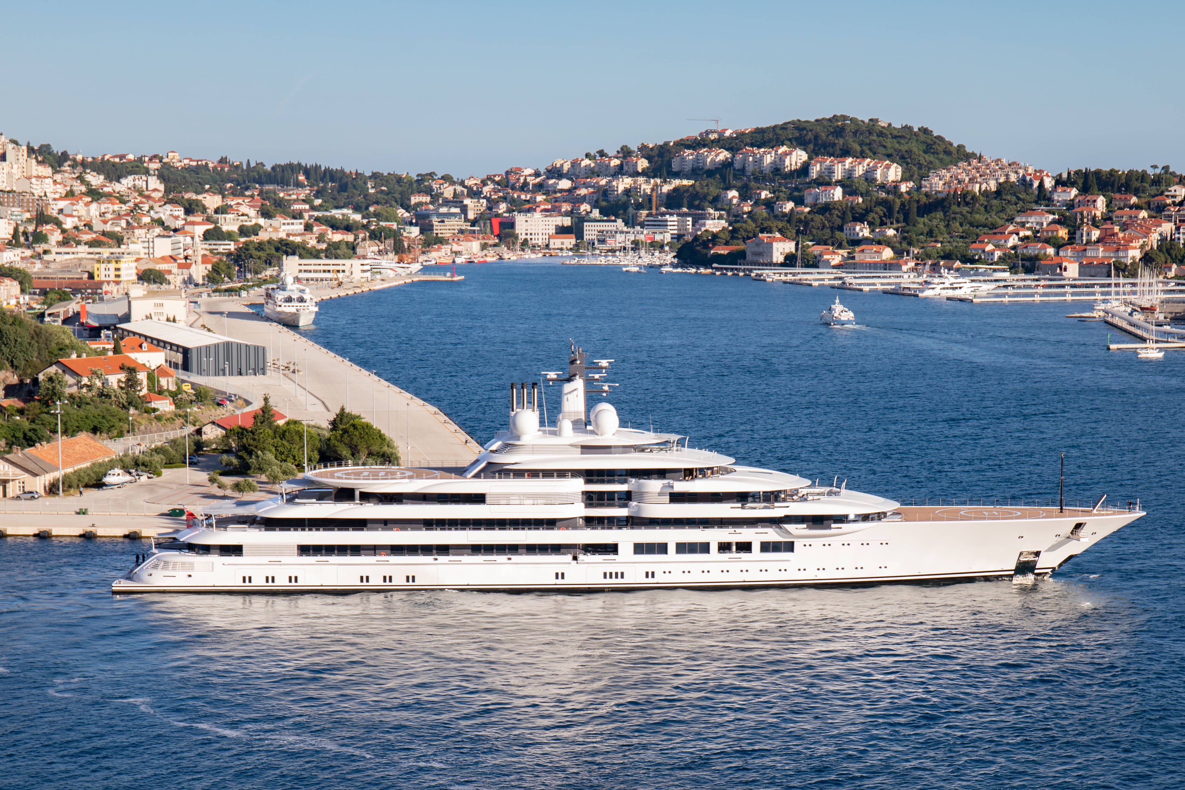 Die 140 Meter lange Superjacht 