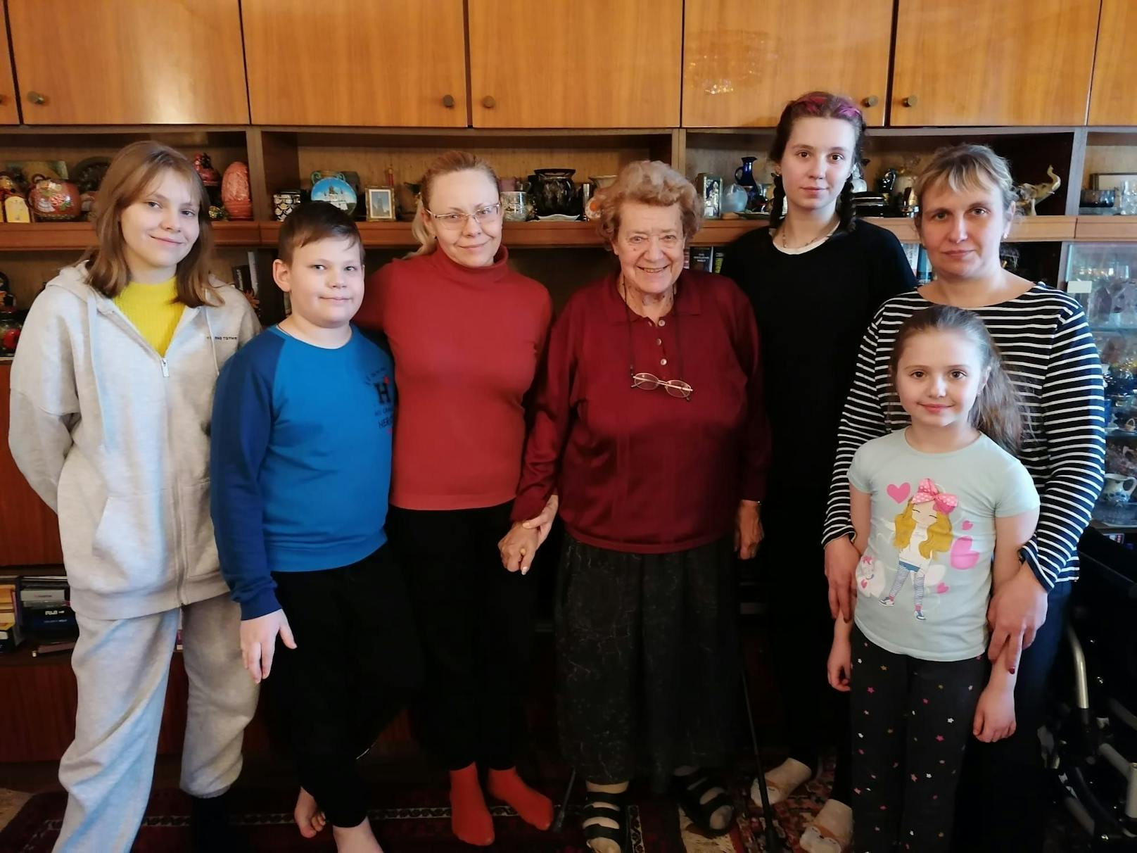 Helga Tippel (Mitte) hilft trotz ihrer 83 Jahre, wo sie nur kann. Derzeit leben zwei ukrainische Familien in ihrem Haus.