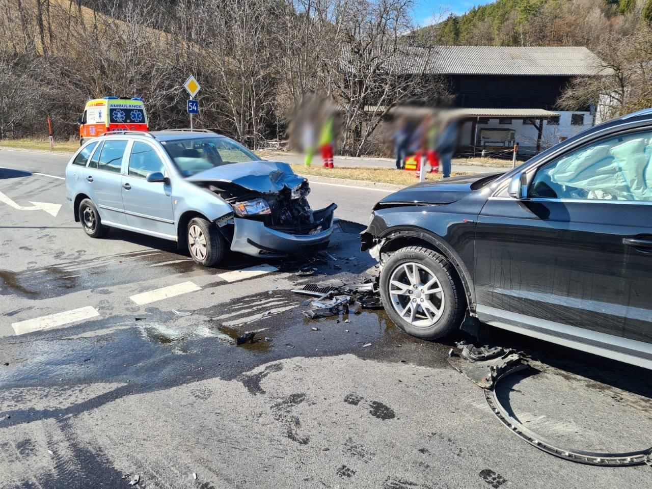 Schwerer Verkehrsunfall auf der B54