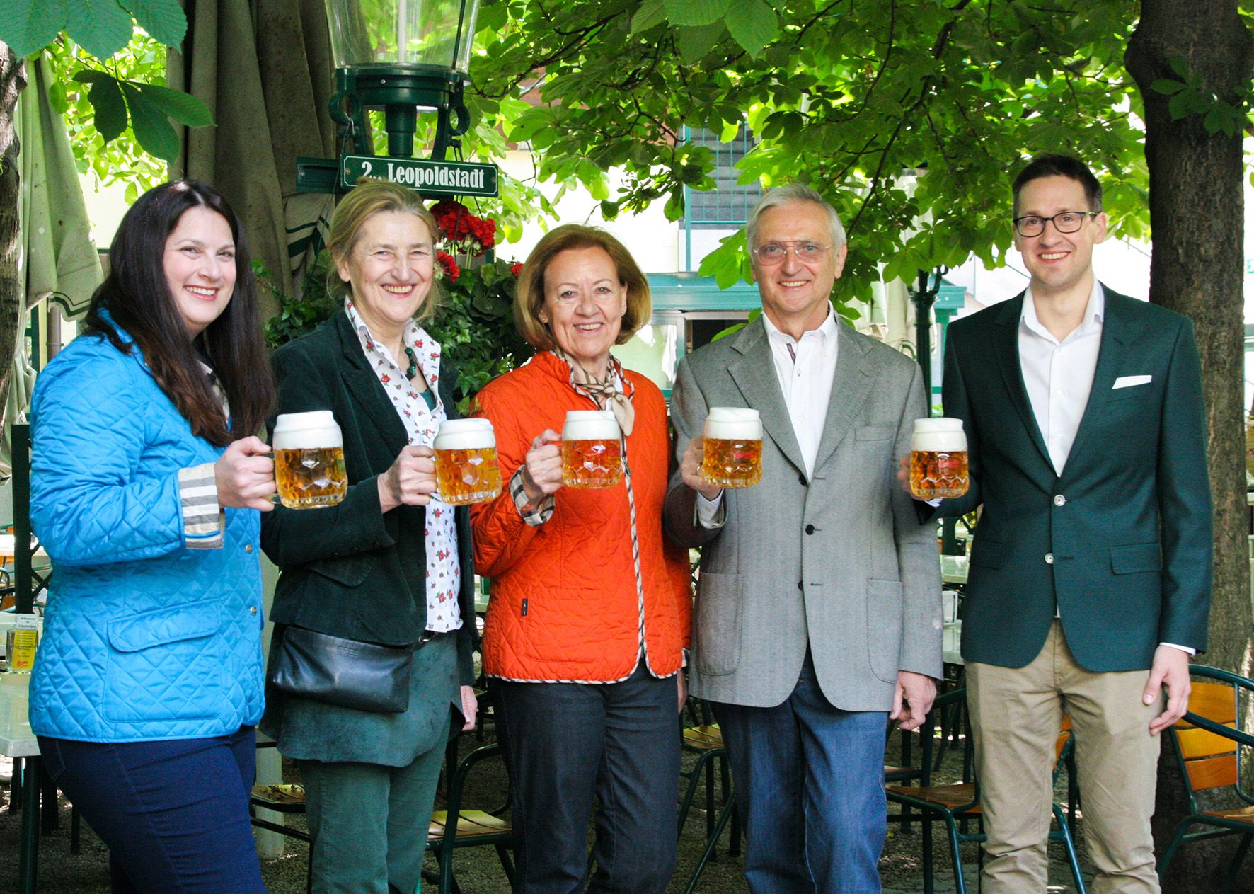 Regina Kolarik, Lydia Kolarik, Johanna Kolarik, Karl Jan Kolarik und Karl Hans Kolarik  (v.l.n.r.) freuen sich ab 15. März wieder auf ihre Besucher.