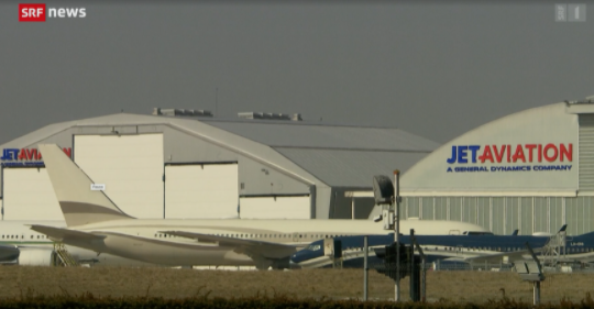 Ein Journalist konnte das beige-weiße Flugzeug als jenes von Roman Abramowitsch identifizieren.