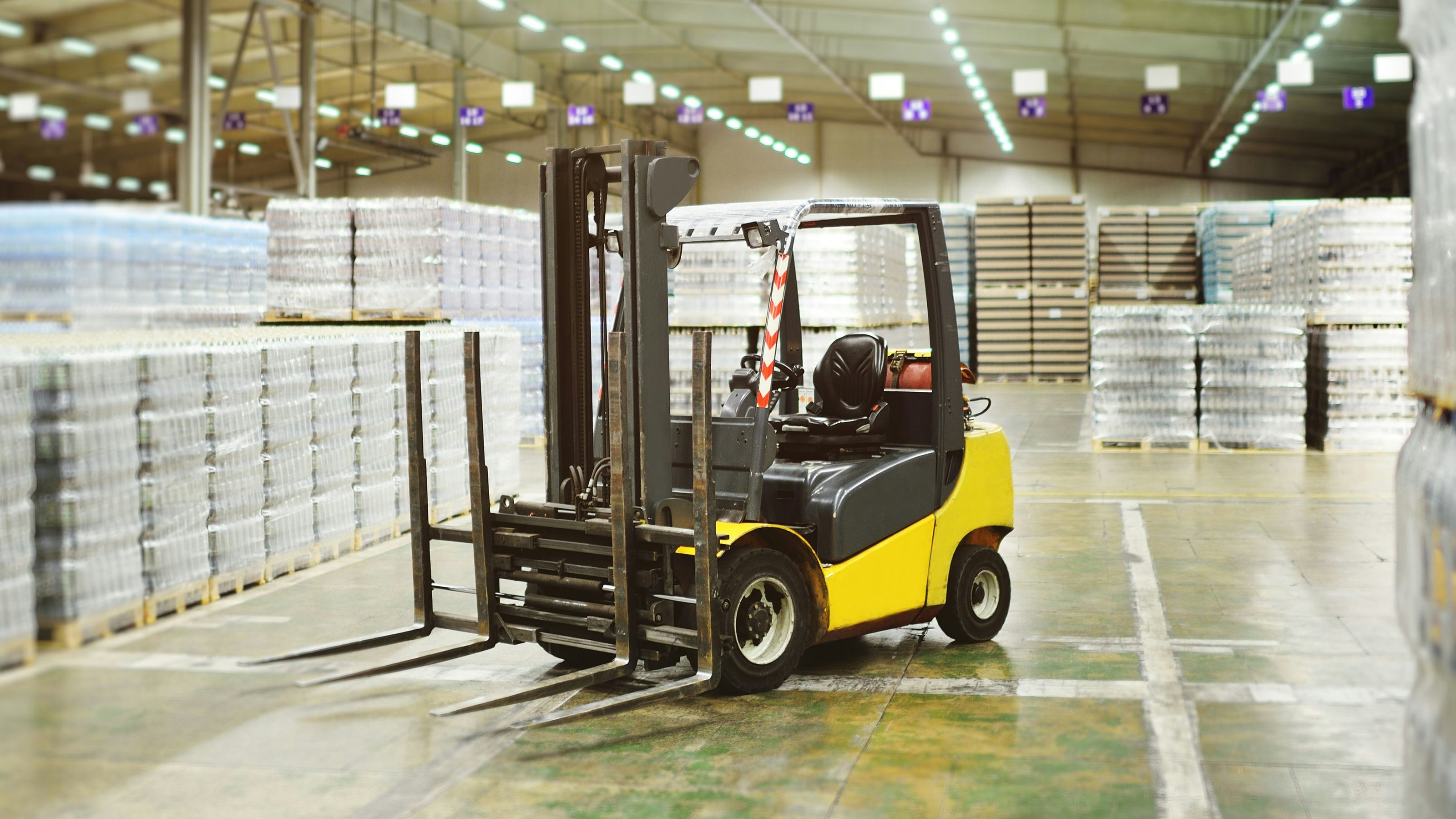 Der Lehrling fuhr ihm mit dem Warenkorb gegen den Unterschenkel des Mannes (Symbolbild).