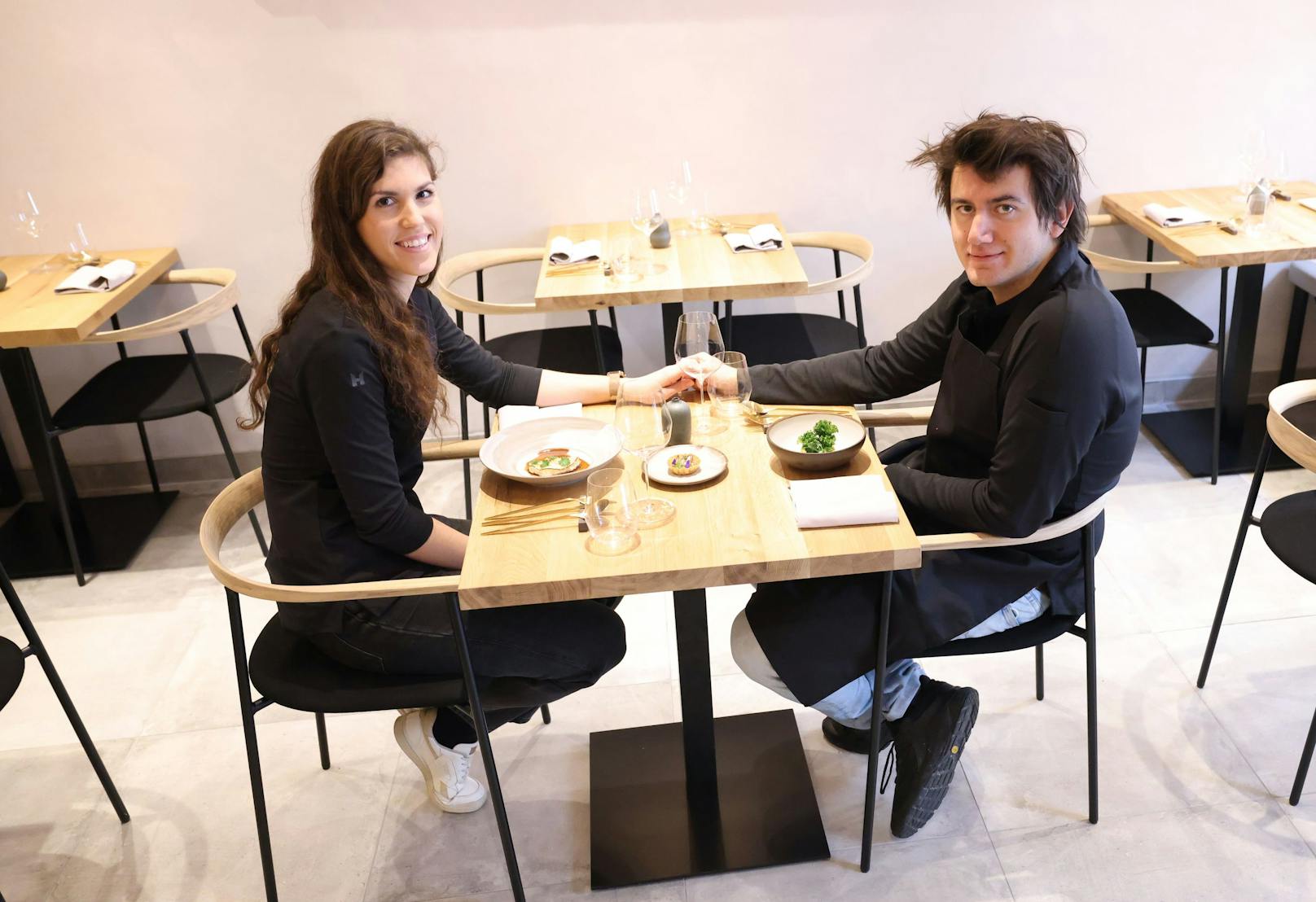 Larissa Andres (23) und Jonathan Wittenbrink (30) eröffnen Wiens erstes rein veganes Lokal "Jola" für Fine Dining.