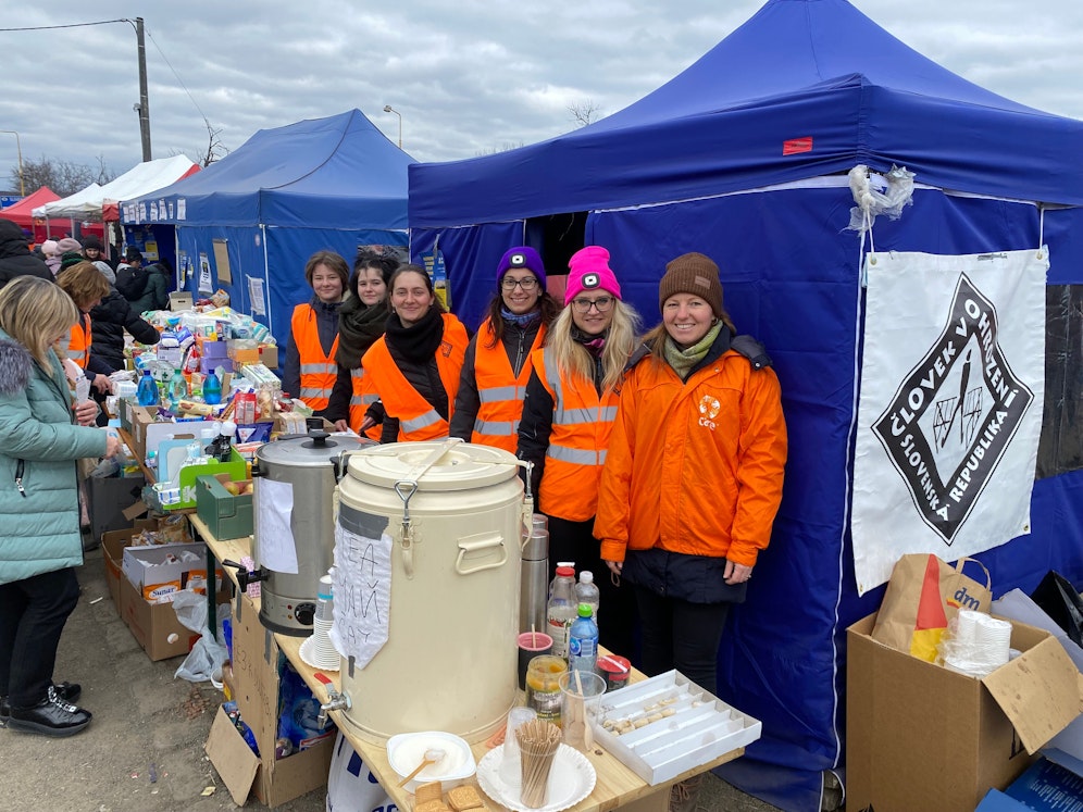 Katarina Kocinska (re.) war vier Tage lang für die Hilfsorganisation 