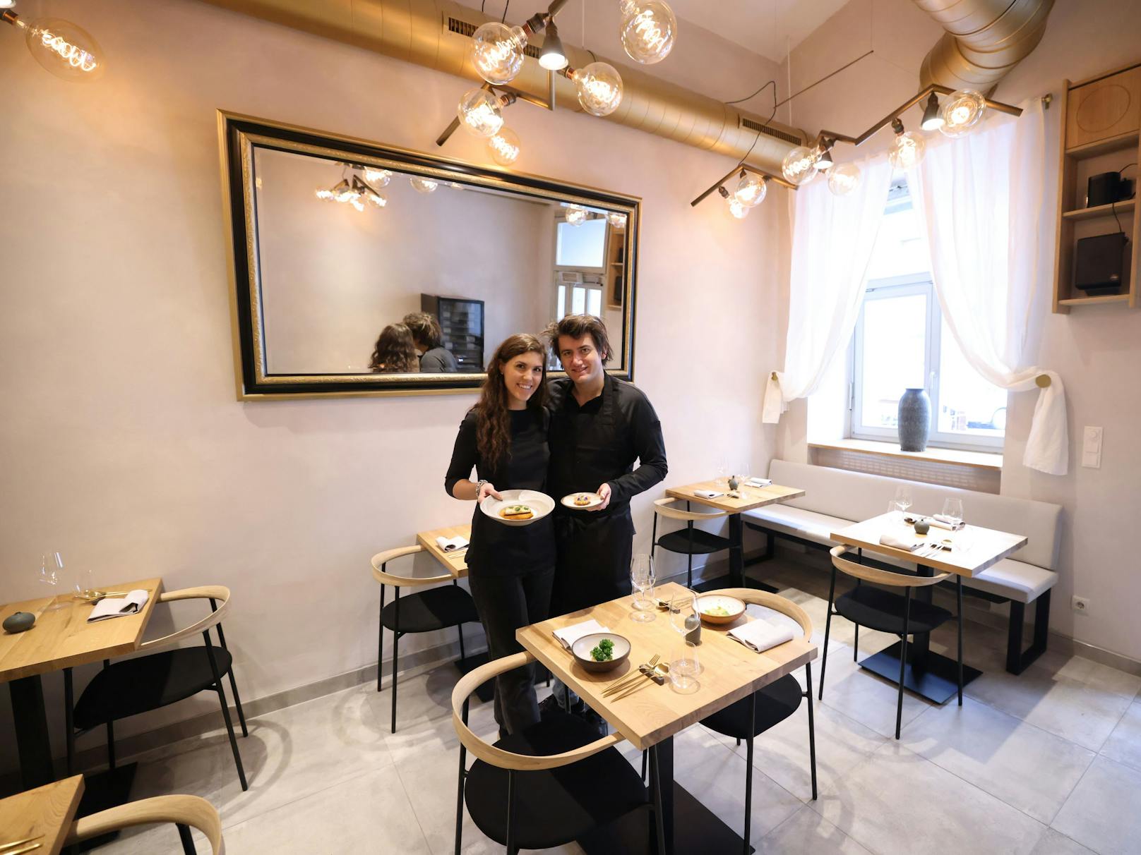 Larissa Andres (23) und Jonathan Wittenbrink (30) wollen im "Jola" entspanntes Fine Dining ganz ohne fleischliche Produkte bieteen.