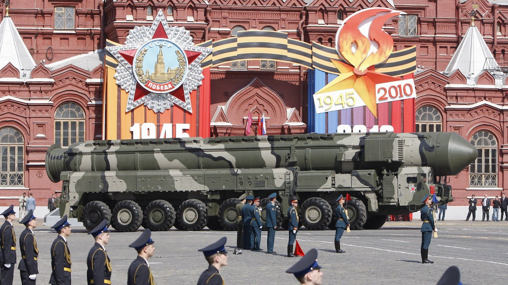 Putins Verteidigungsminister Schoigu warnt vor einer "nuklearen Katastrophe".