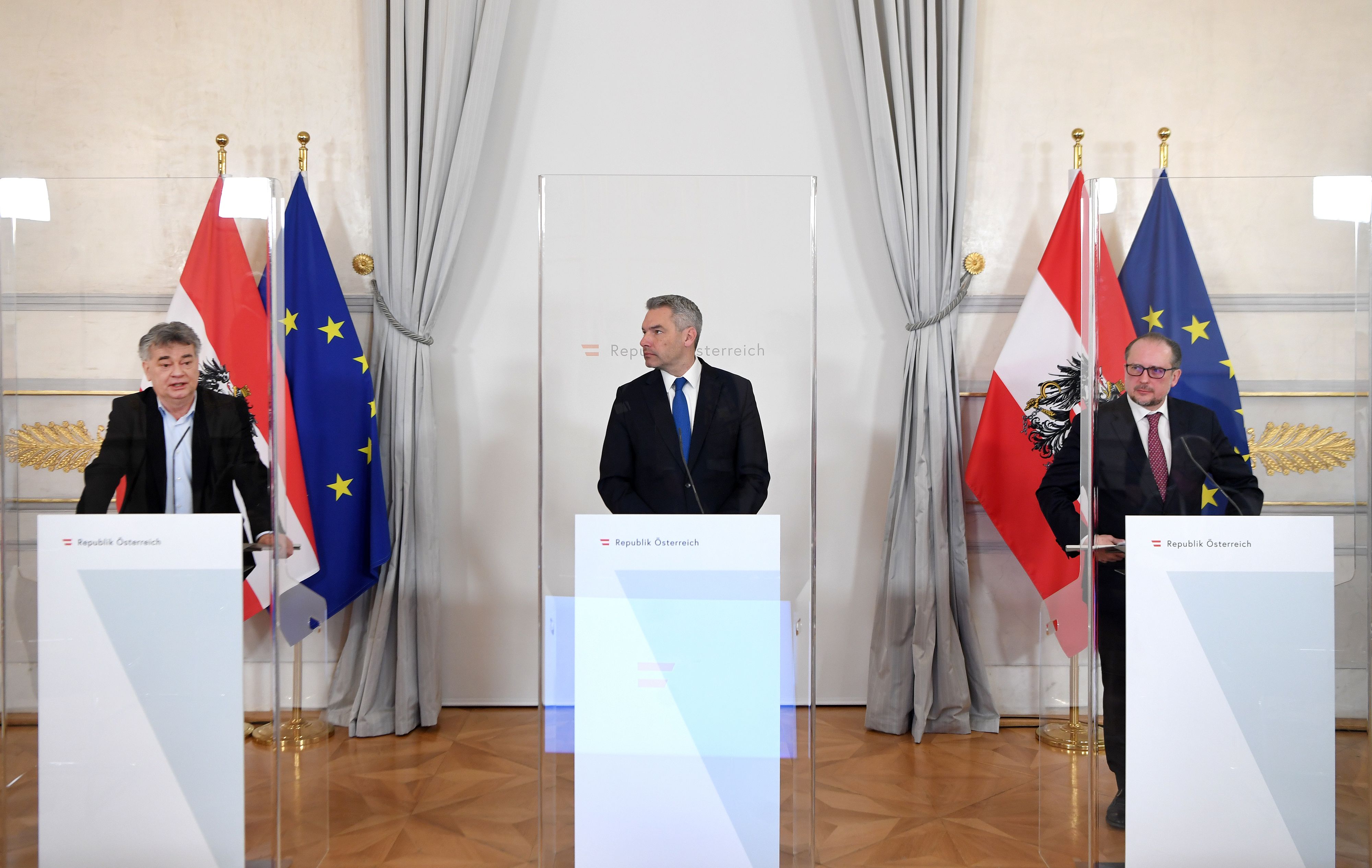 Vizekanlzer Werner Kogler, Kanzler Karl Nehammer und Außenminister Alexander Schallenberg. 
