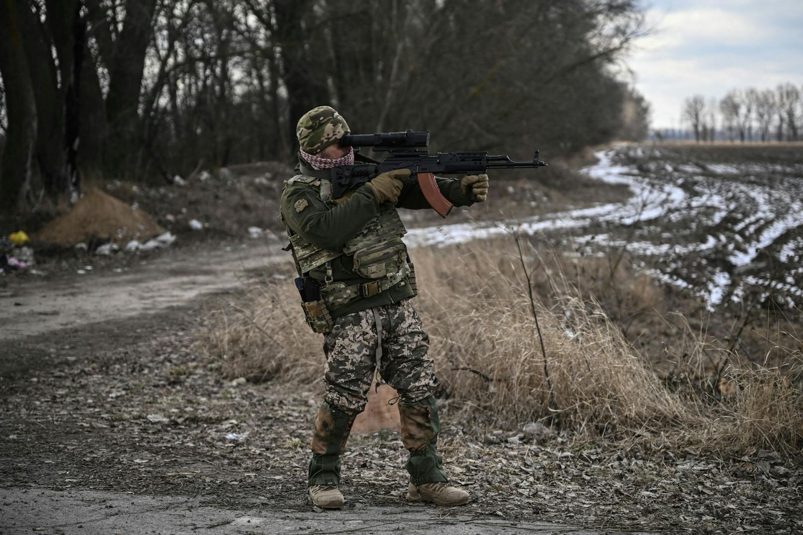 Die russische Armee ist nur noch wenige Kilometer von der ukrainischen Hauptstadt Kiew entfernt. Die Ukrainer leisten weiterhin tapfer Widerstand.