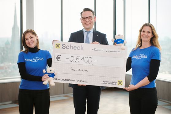 Raiffeisenbank spendet 25.100 Euro für schwerkranke Kinder.