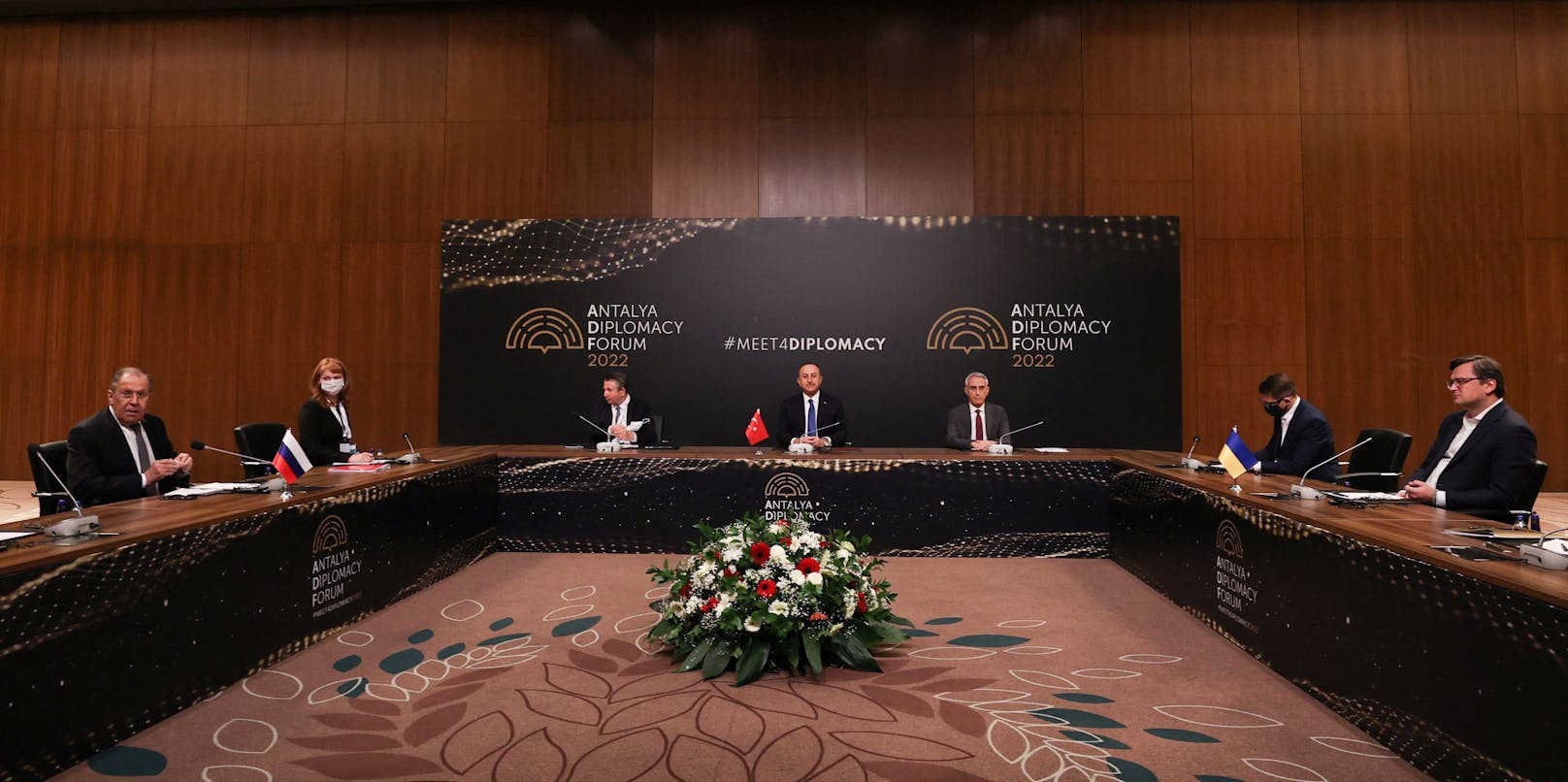 Sibirische Kälte bei den Friedensgesprächen am 10. März 2022 im türkischen Antalya.&nbsp;