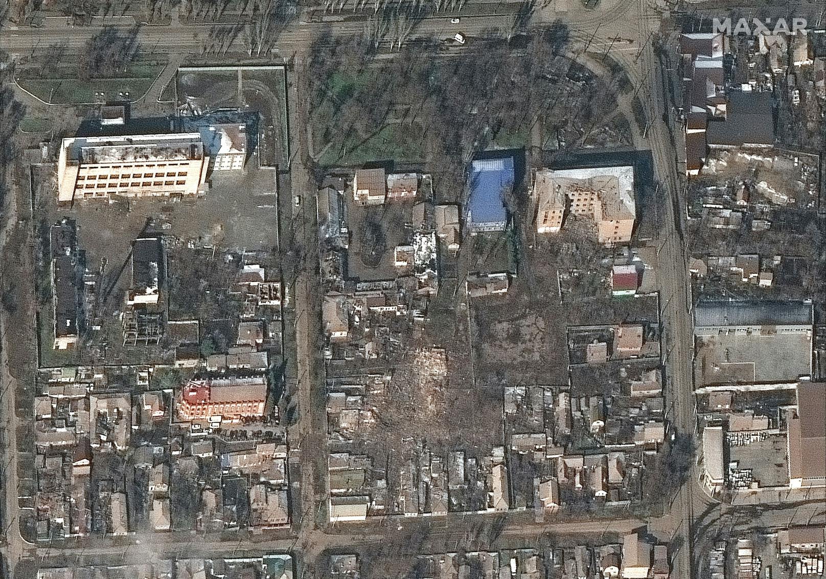 Ein Satellitenbild zeigt zerstörte Wohngebiete in Mariupol am 9. März 2022.